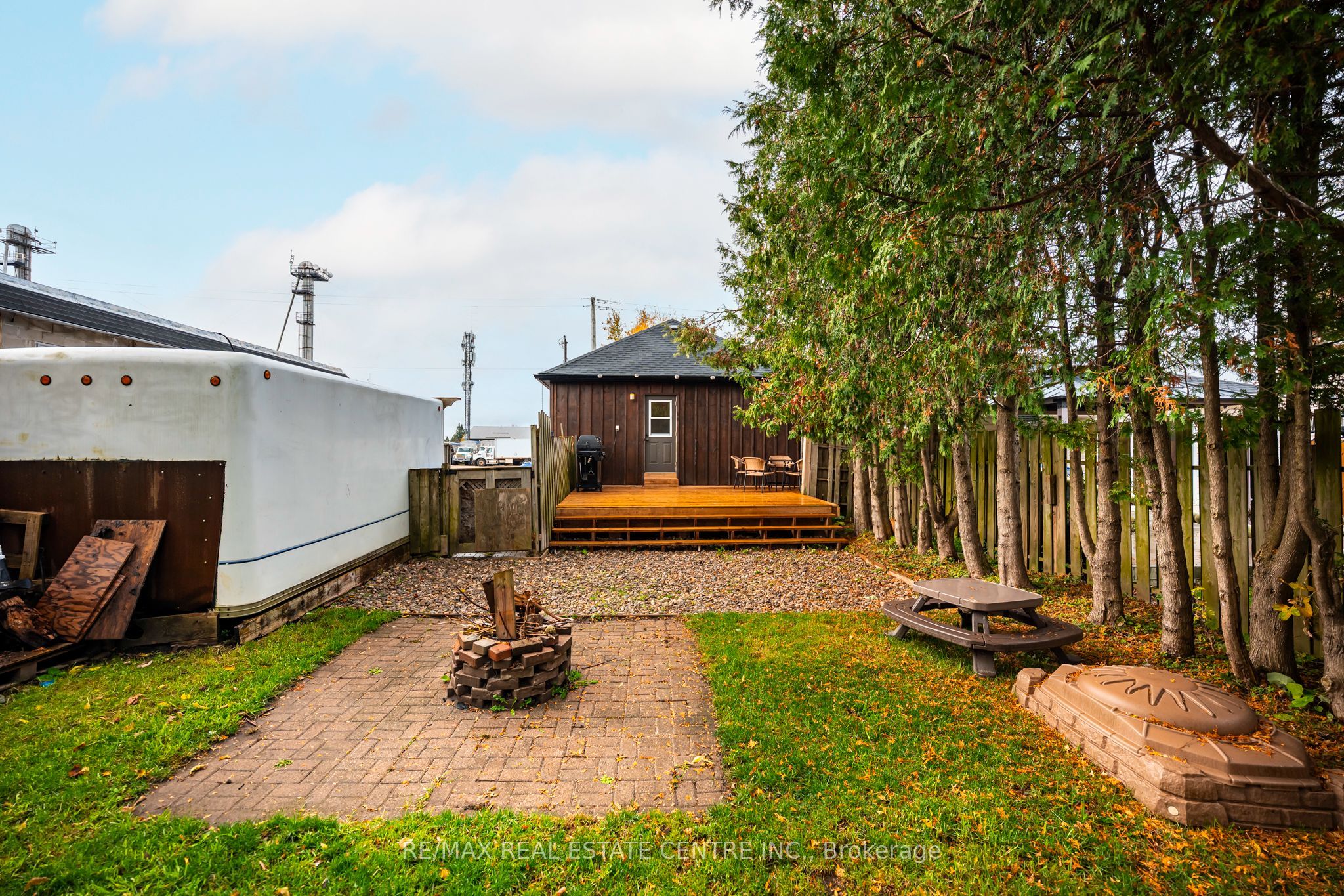 121 Proton Street N Property Photo 26