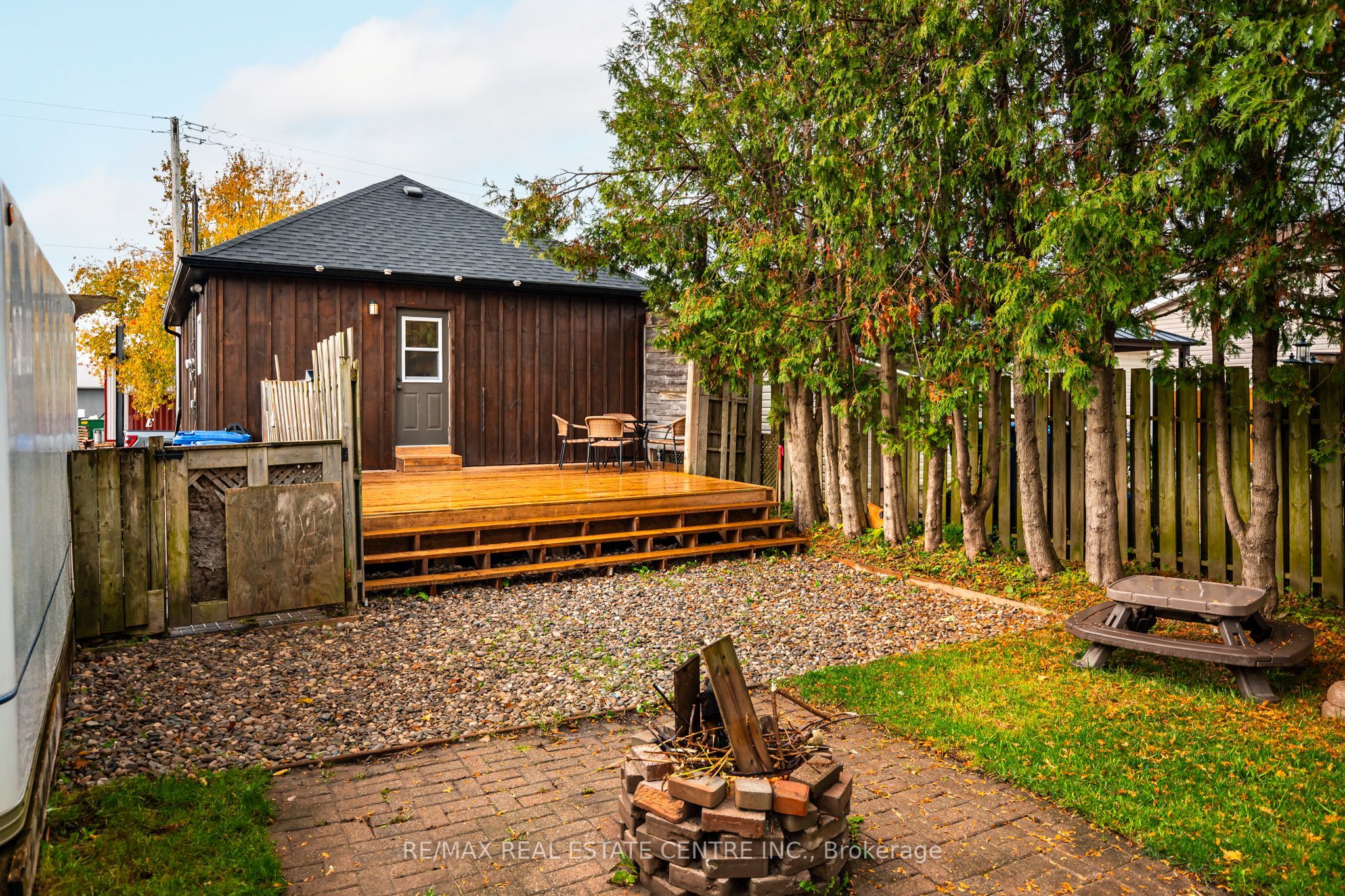 121 Proton Street N Property Photo 27