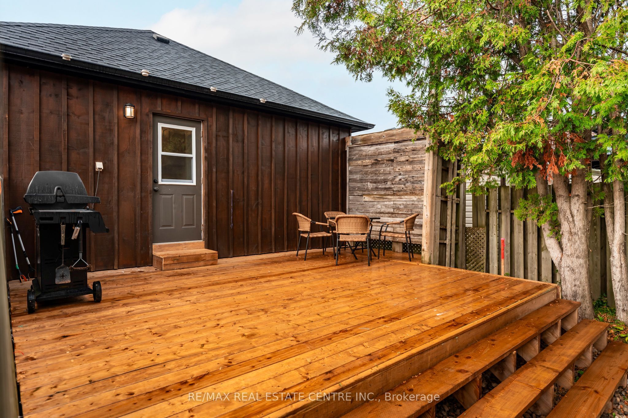 121 Proton Street N Property Photo 29