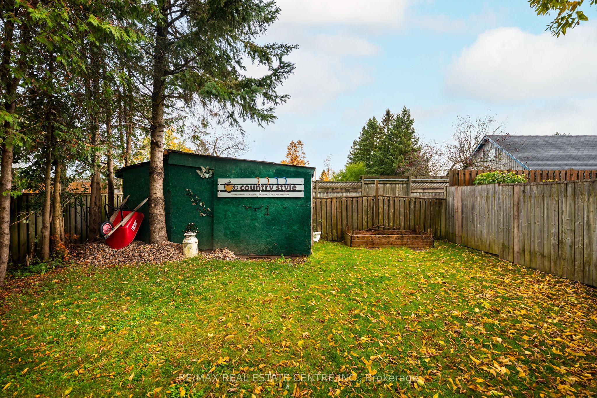 121 Proton Street N Property Photo 35