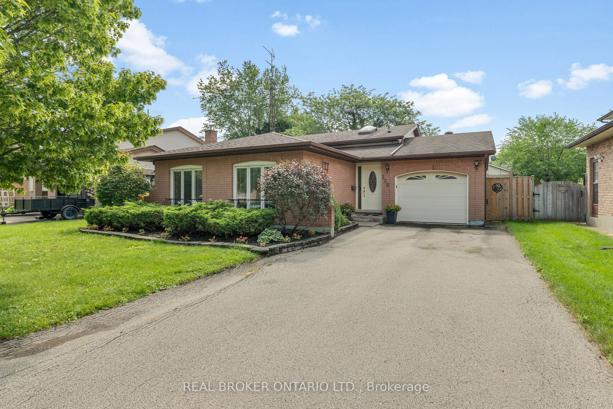 128 Melissa Crescent Property Photo 1