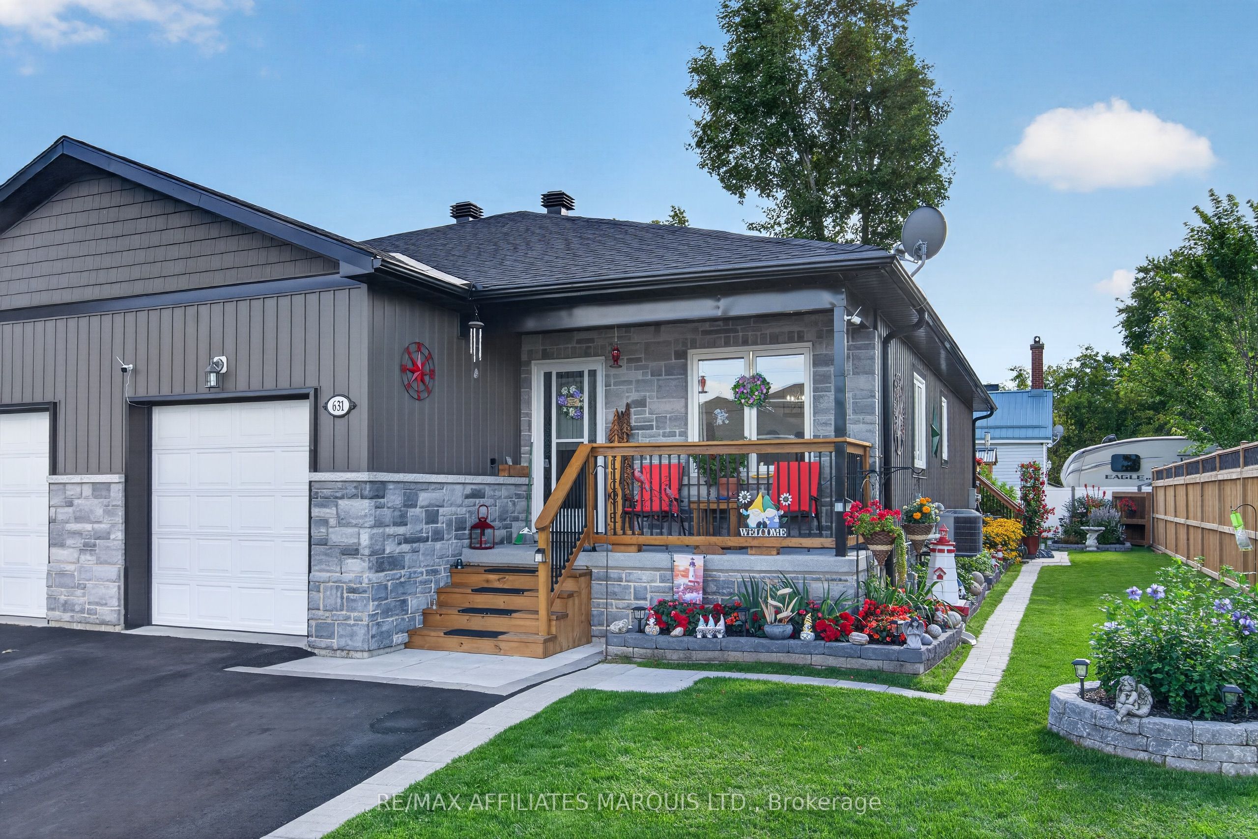 631 St Lawrence Street Property Photo 1