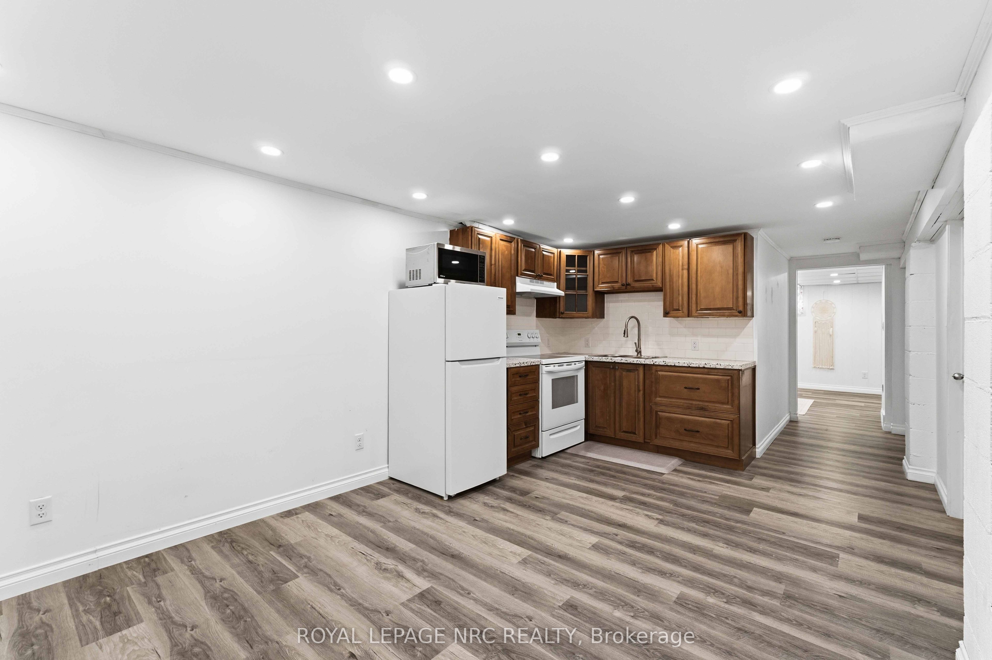 287 First Avenue Property Photo 31