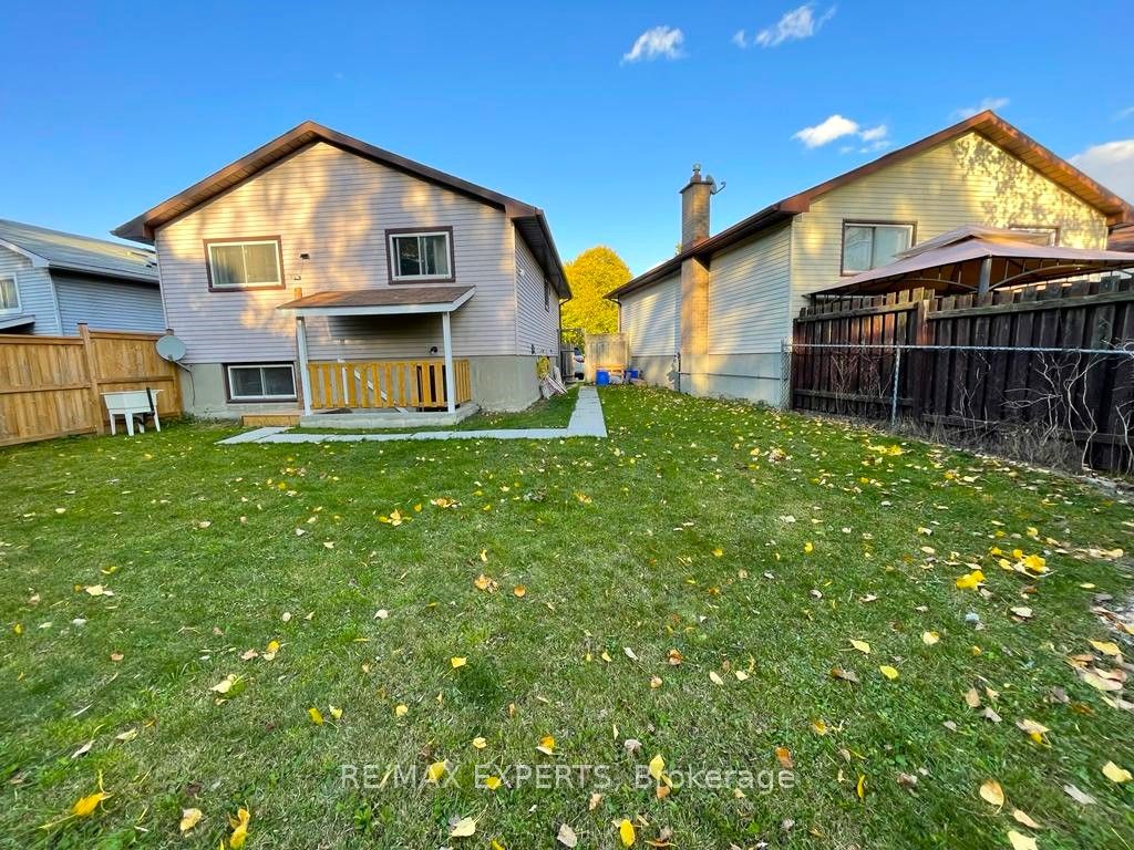 46 Caprice Crescent Property Photo 2