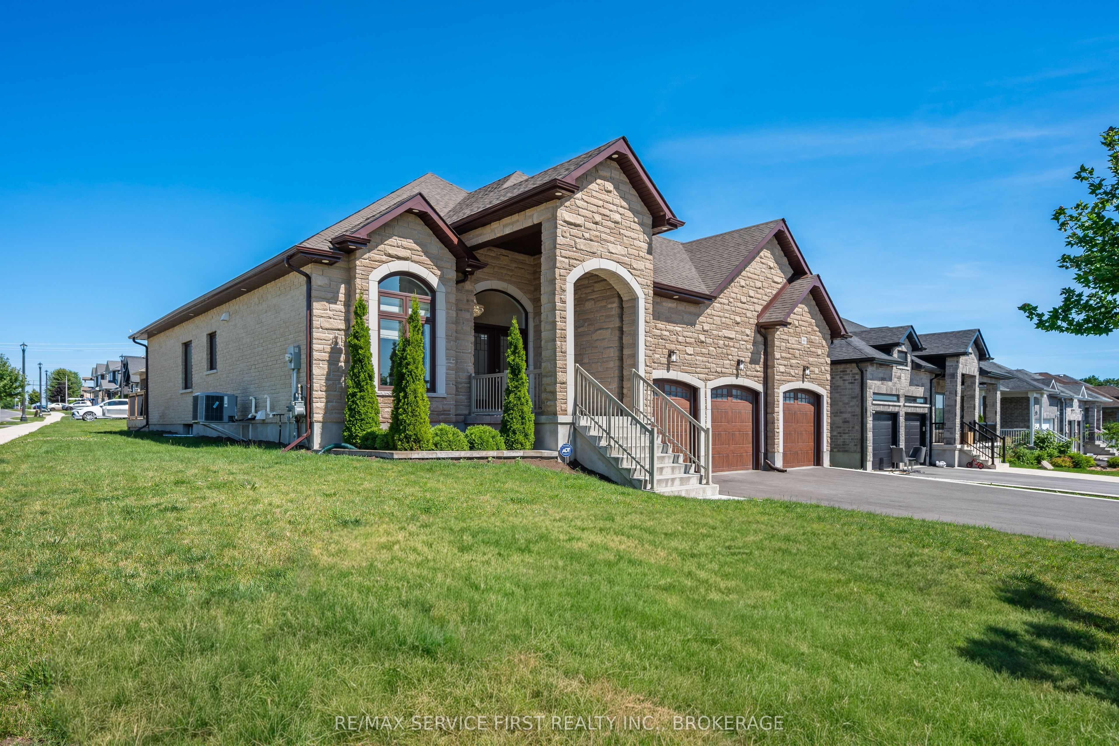 636 Mandara Drive Property Photo 4
