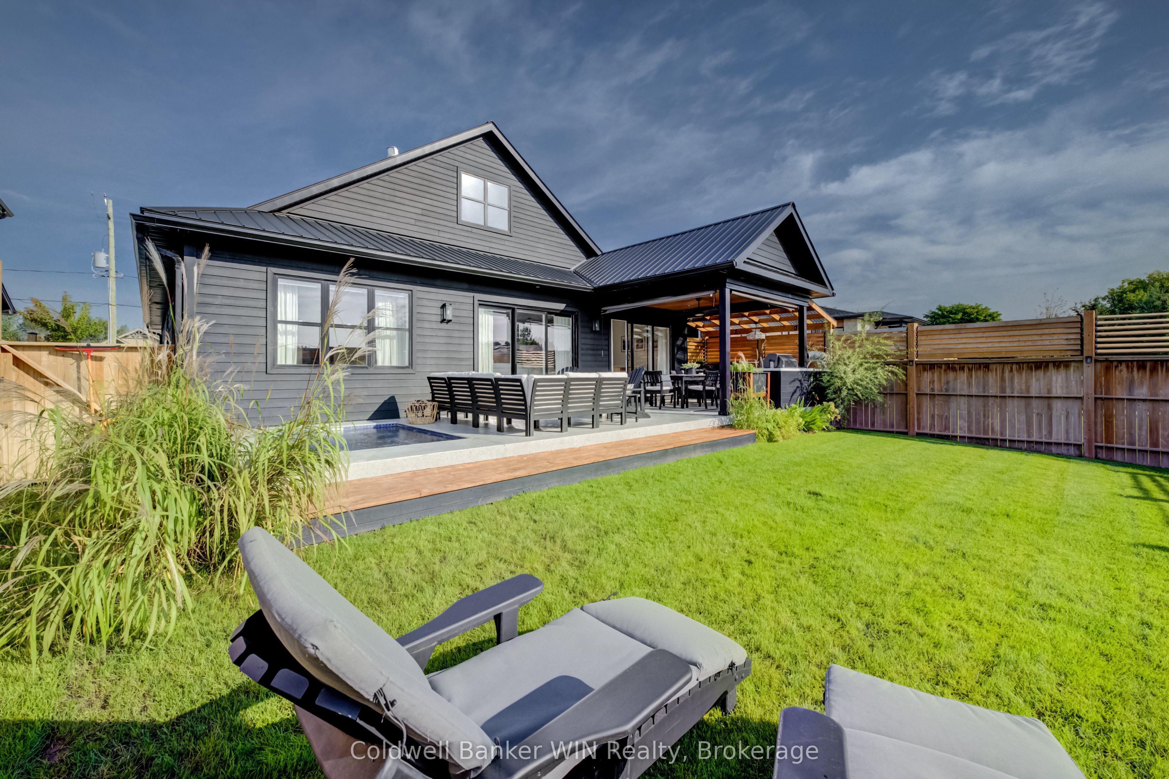 420 Wellington Street E Property Photo 1