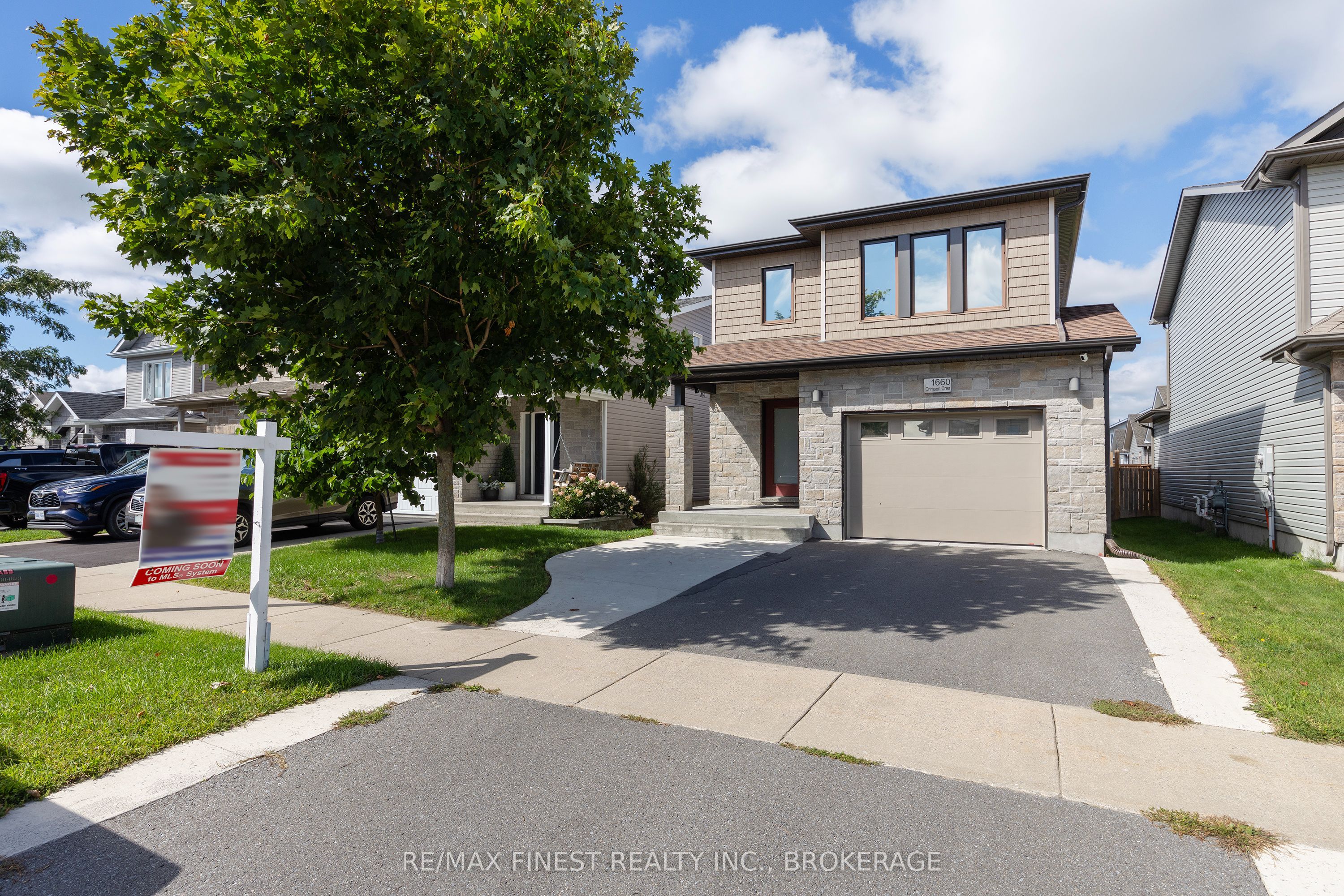 1660 Crimson Crescent Property Photo 4