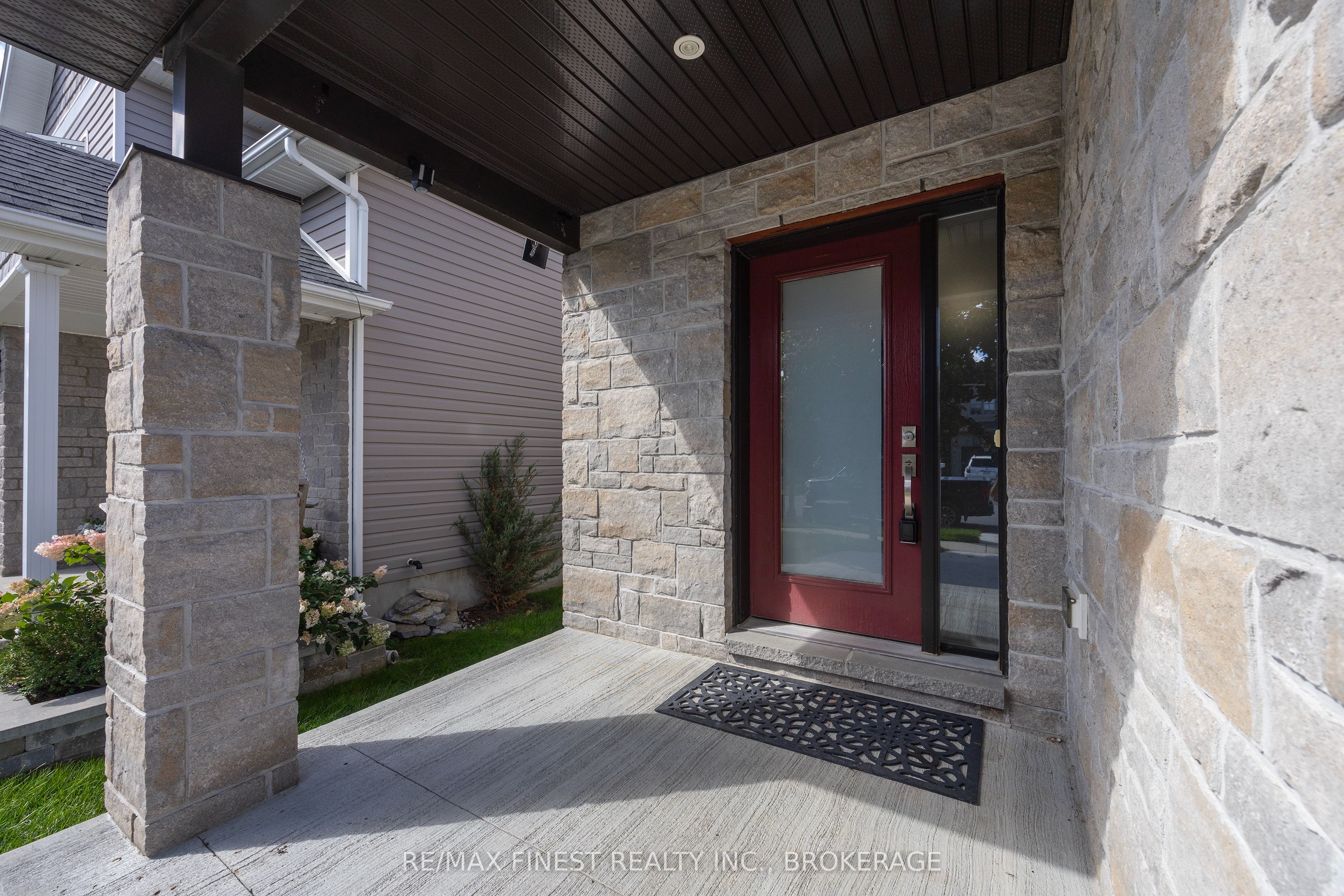 1660 Crimson Crescent Property Photo 7