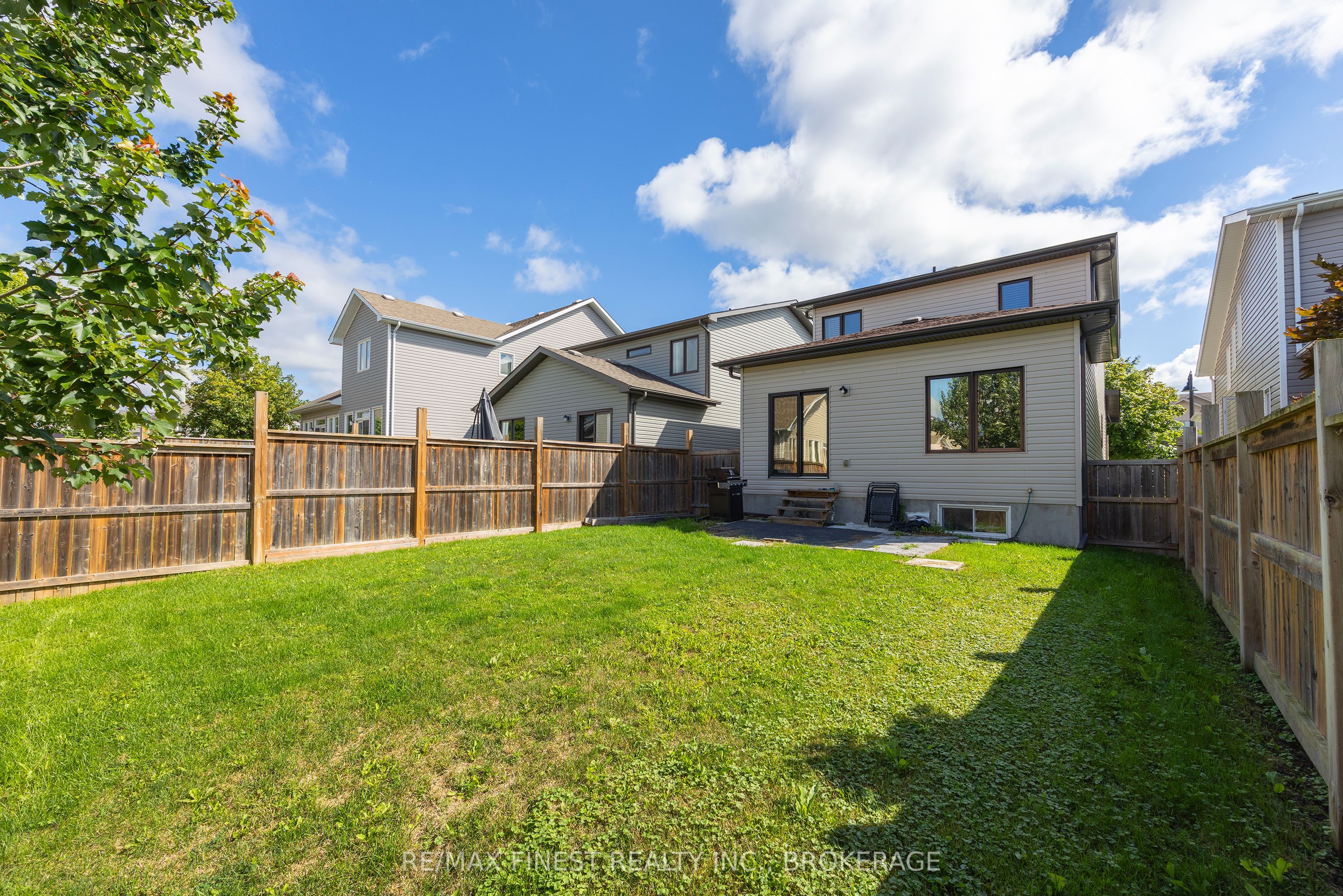 1660 Crimson Crescent Property Photo 9