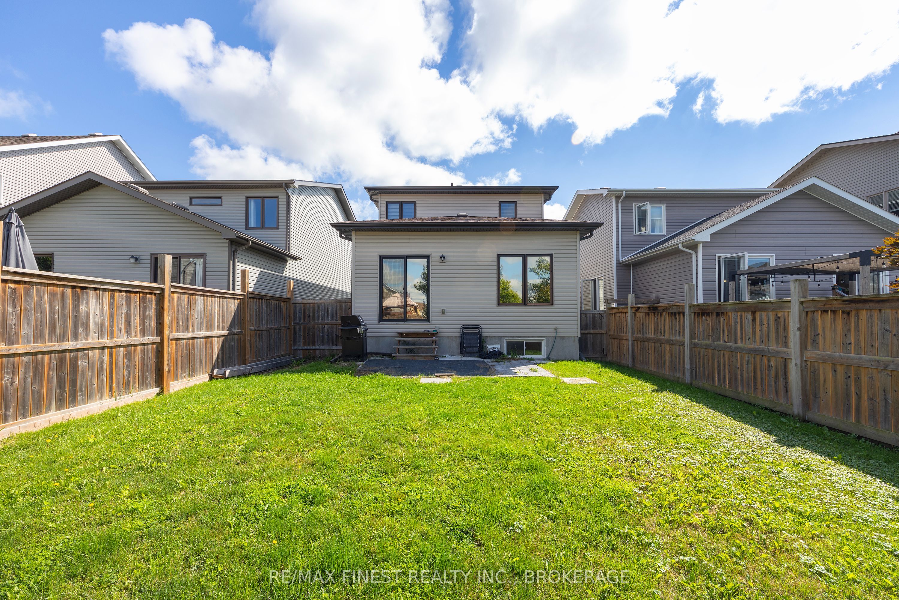 1660 Crimson Crescent Property Photo 10
