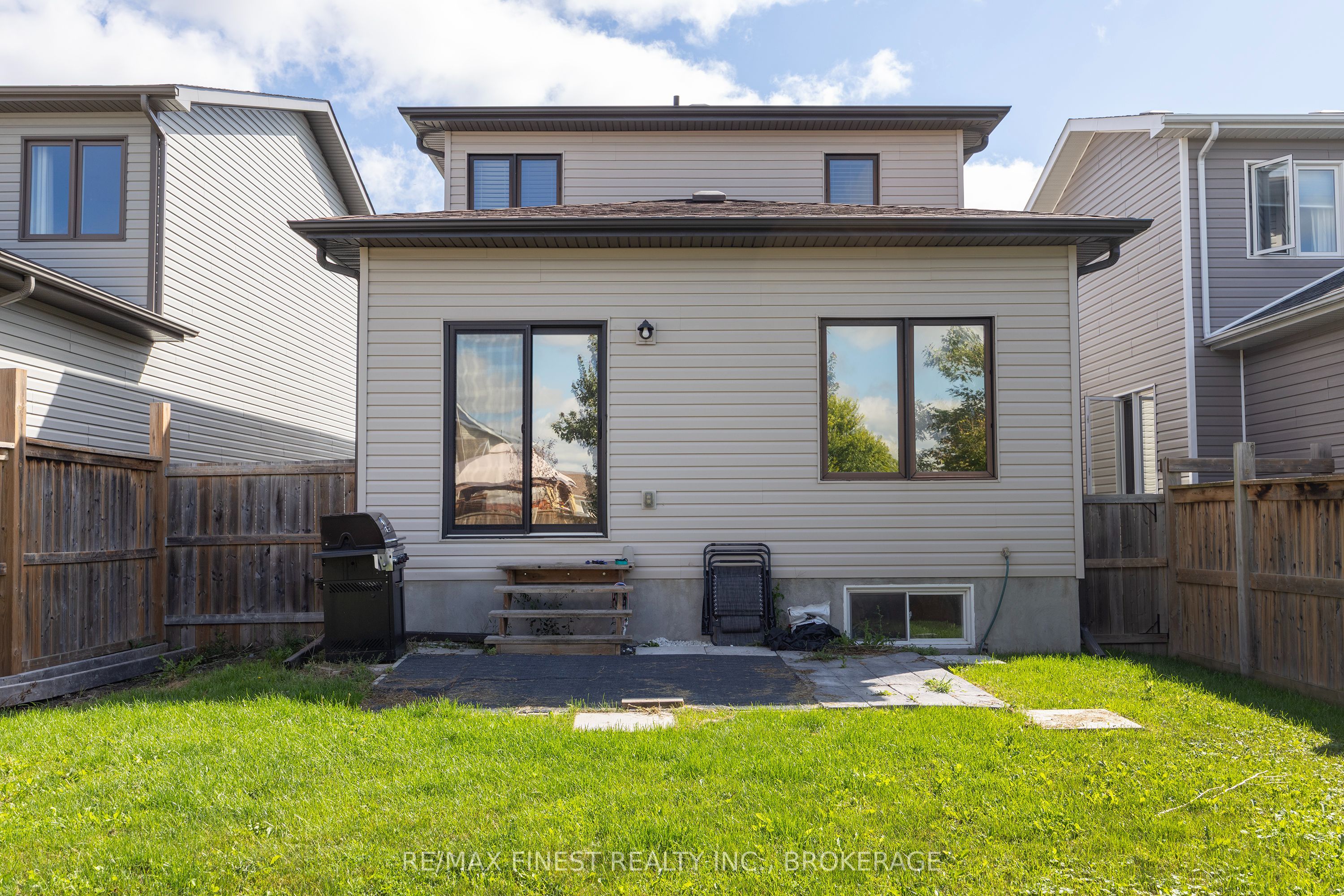 1660 Crimson Crescent Property Photo 11