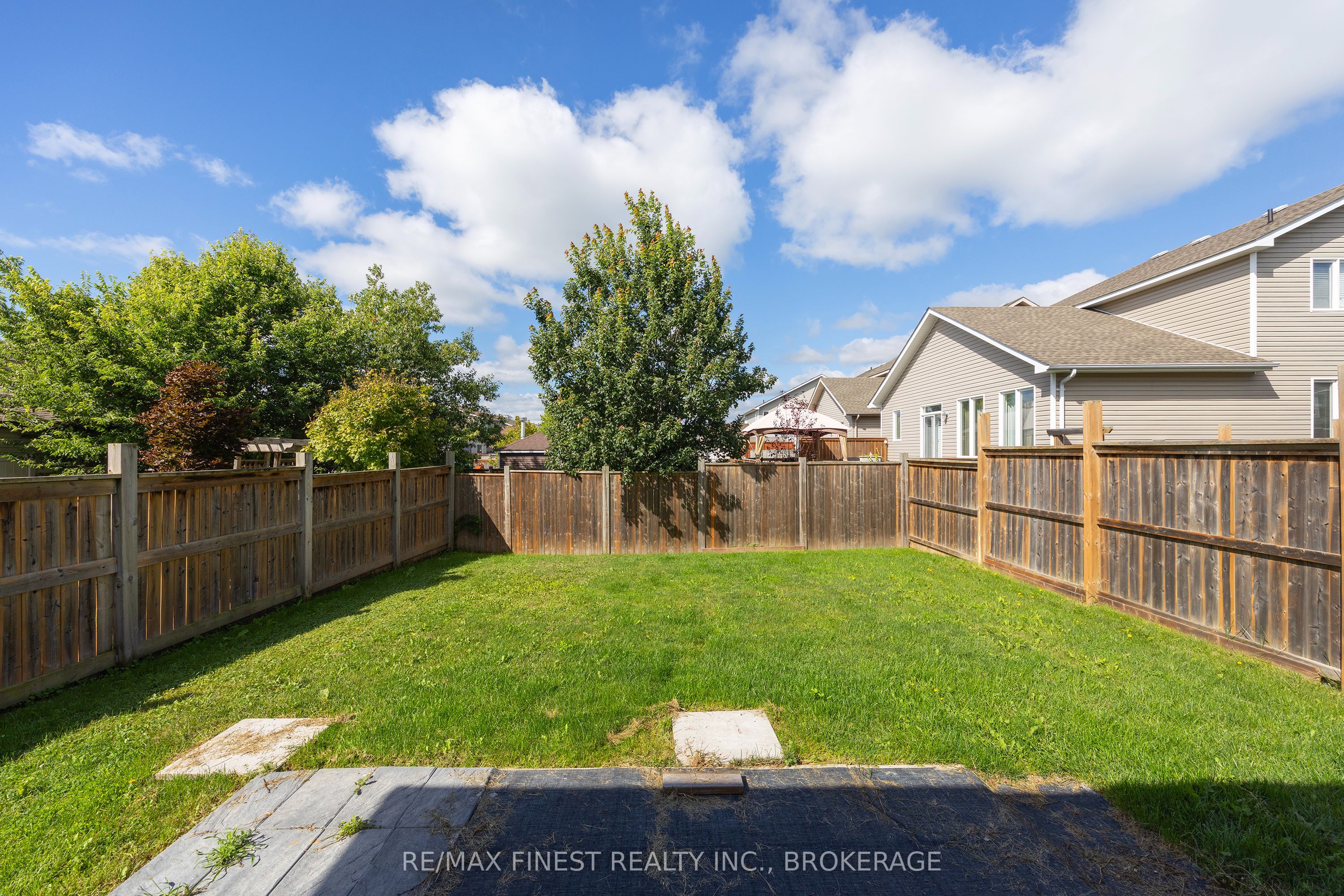 1660 Crimson Crescent Property Photo 12