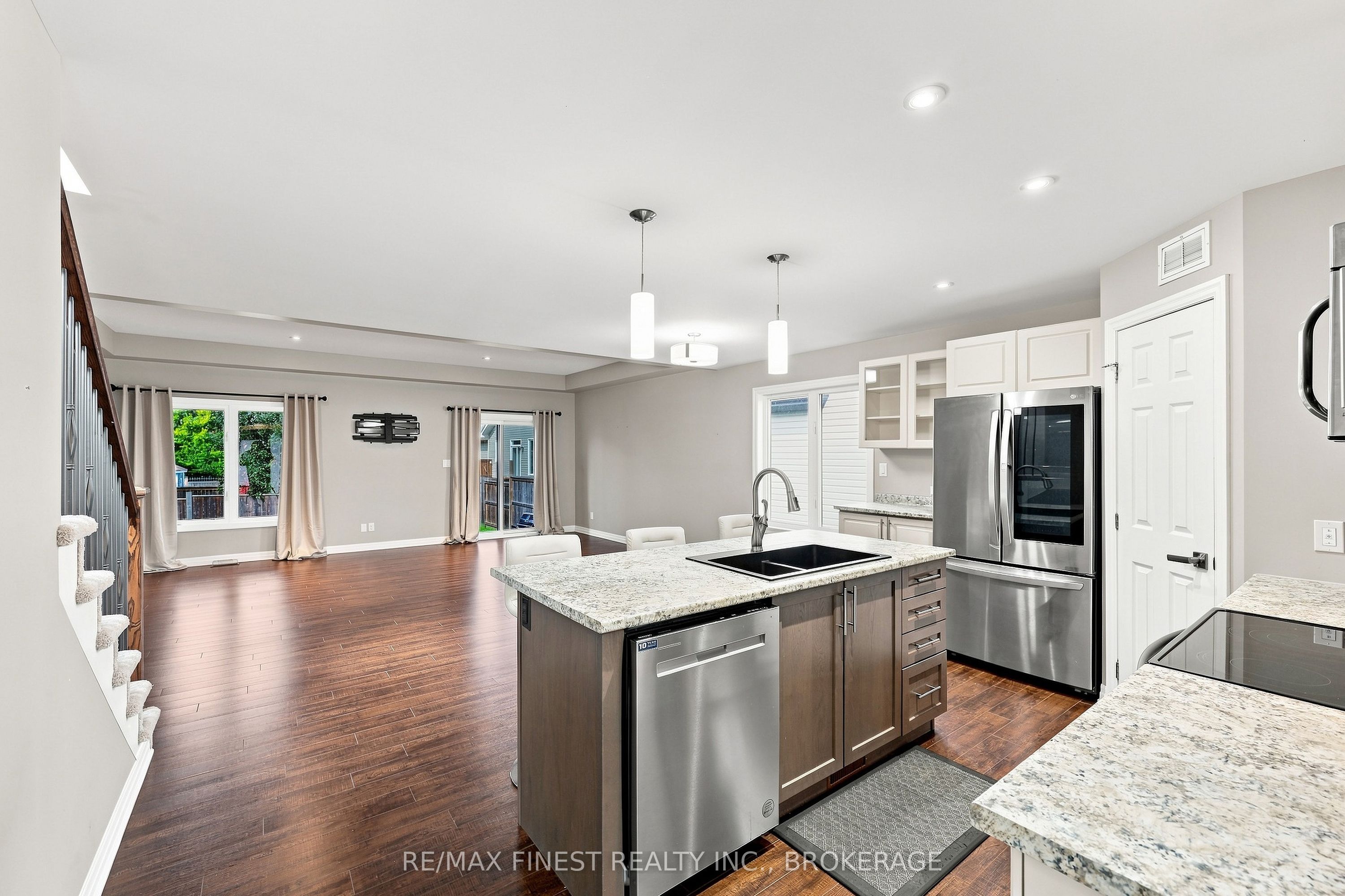 1660 Crimson Crescent Property Photo 17