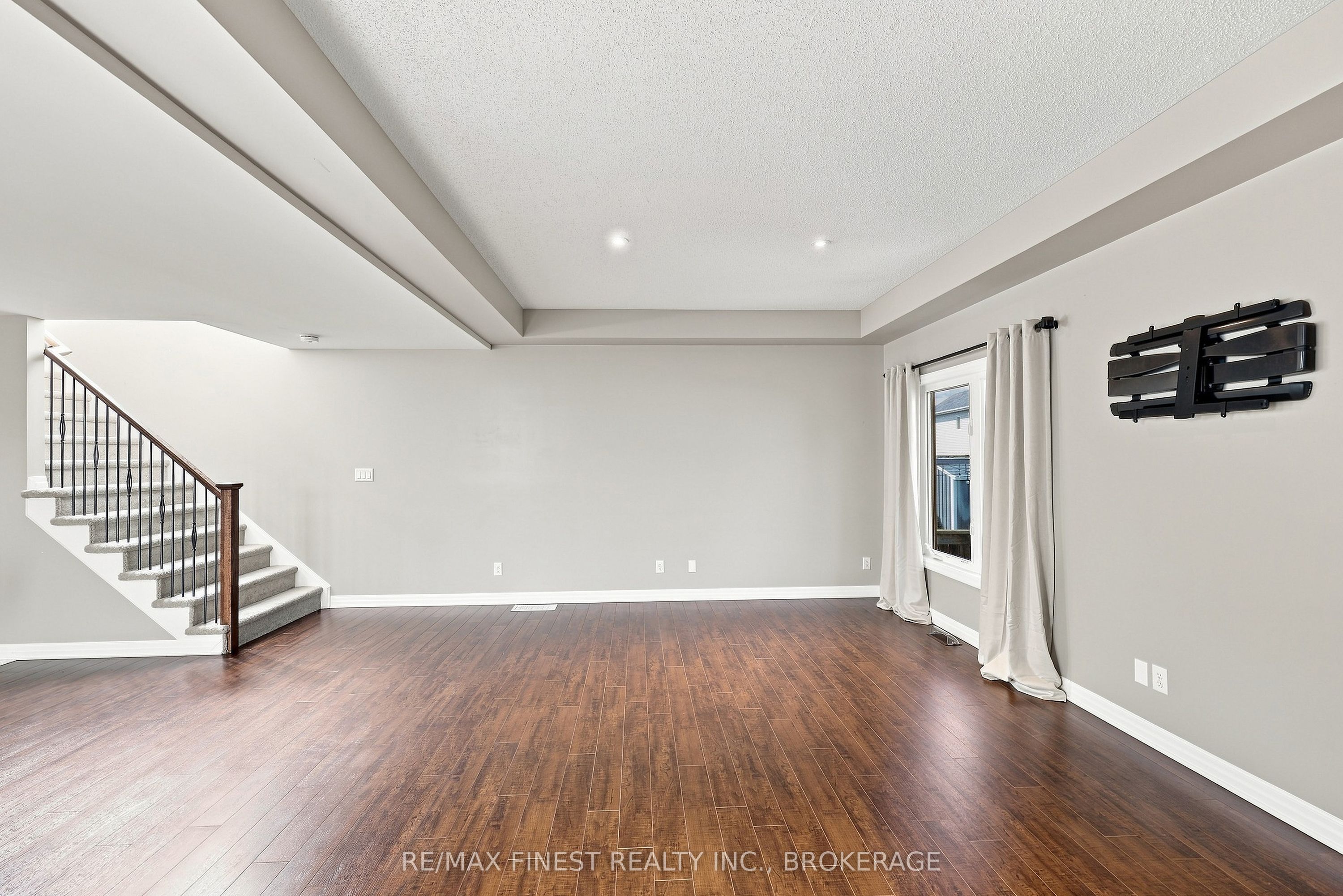 1660 Crimson Crescent Property Photo 25
