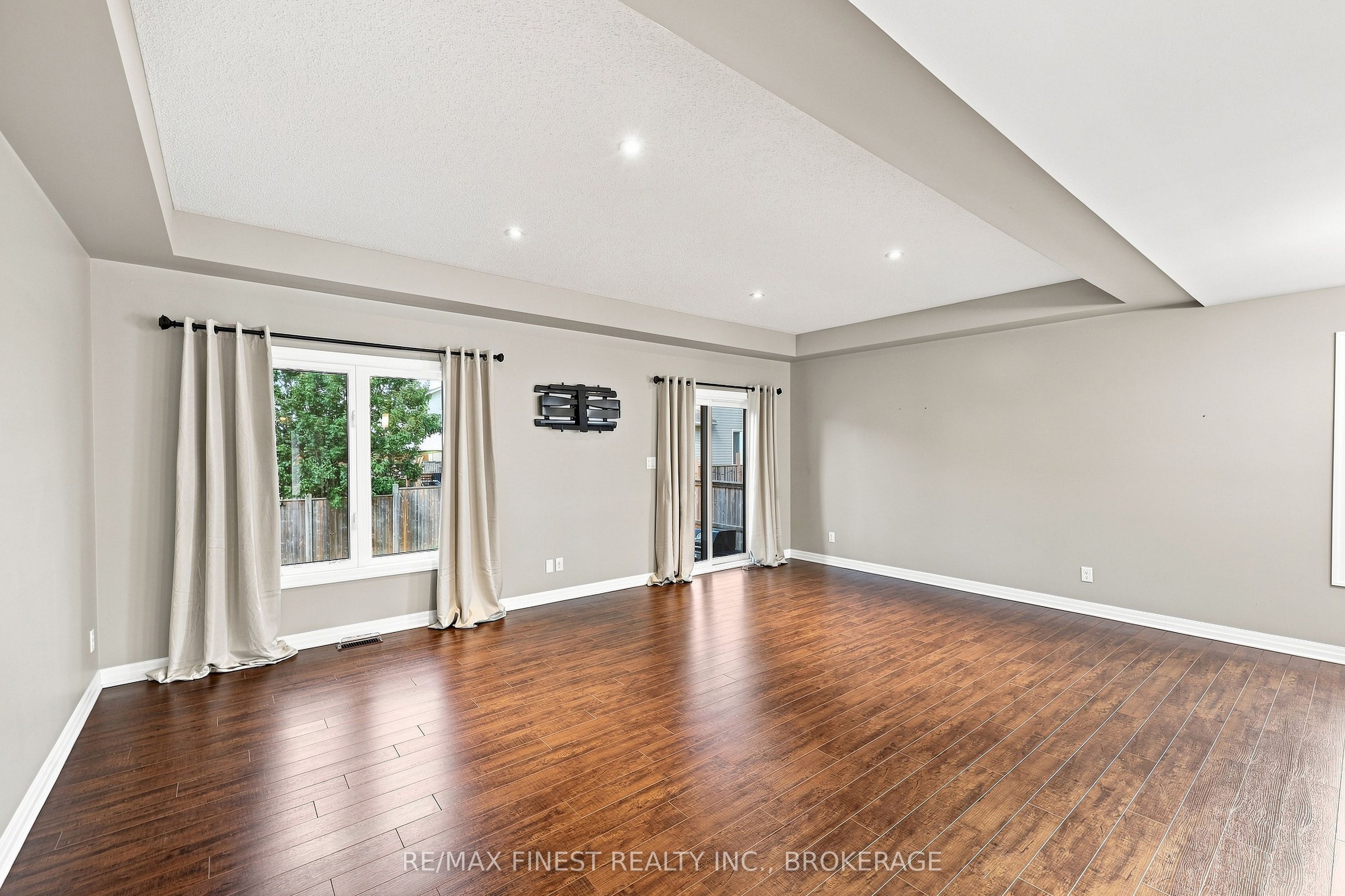 1660 Crimson Crescent Property Photo 28