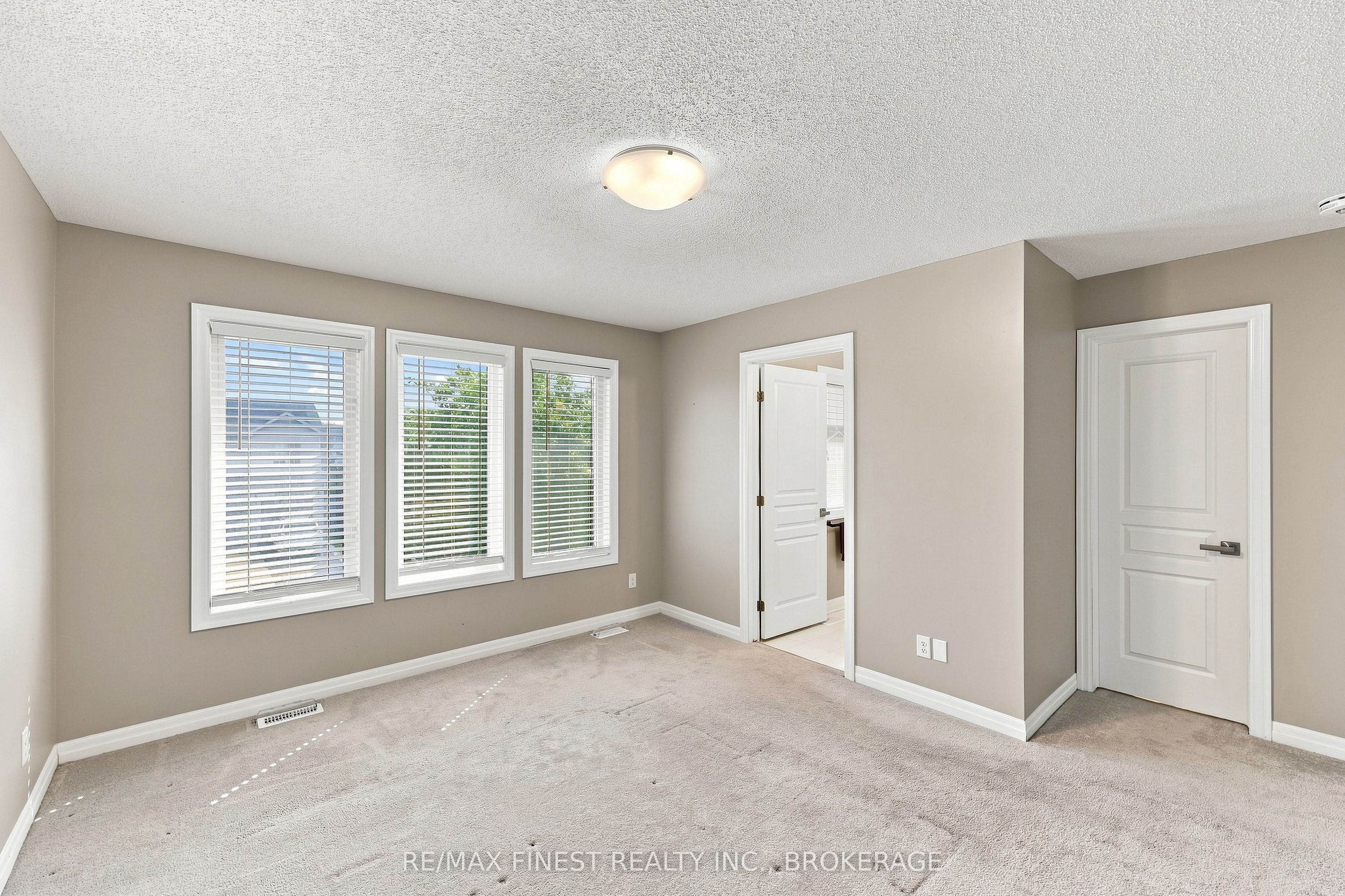 1660 Crimson Crescent Property Photo 33