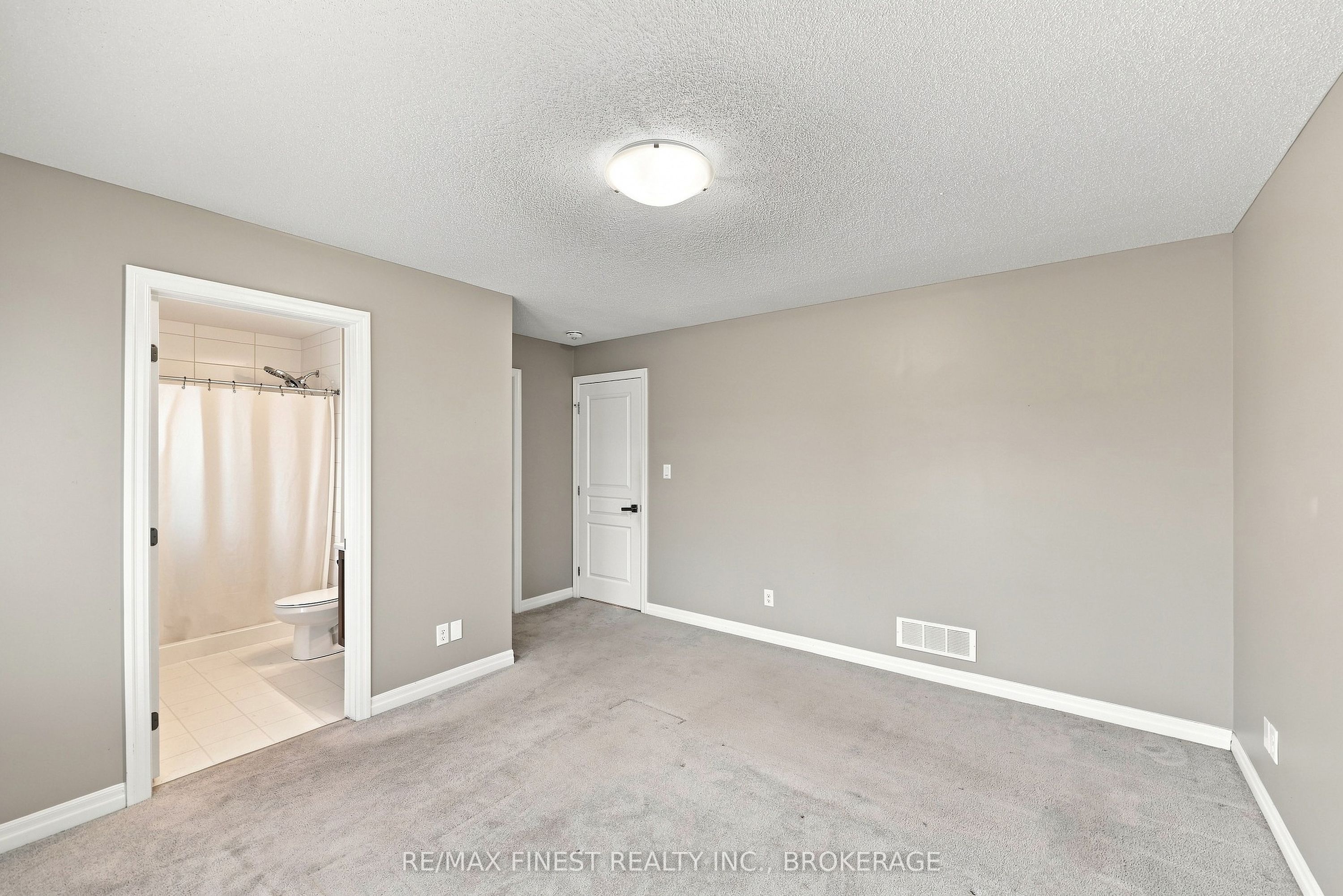 1660 Crimson Crescent Property Photo 34