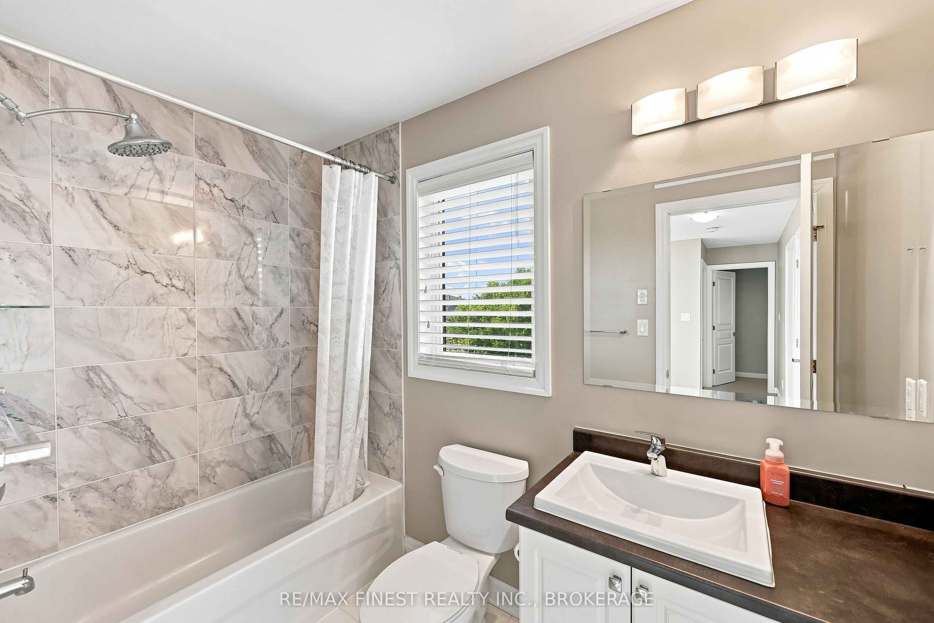 1660 Crimson Crescent Property Photo 41