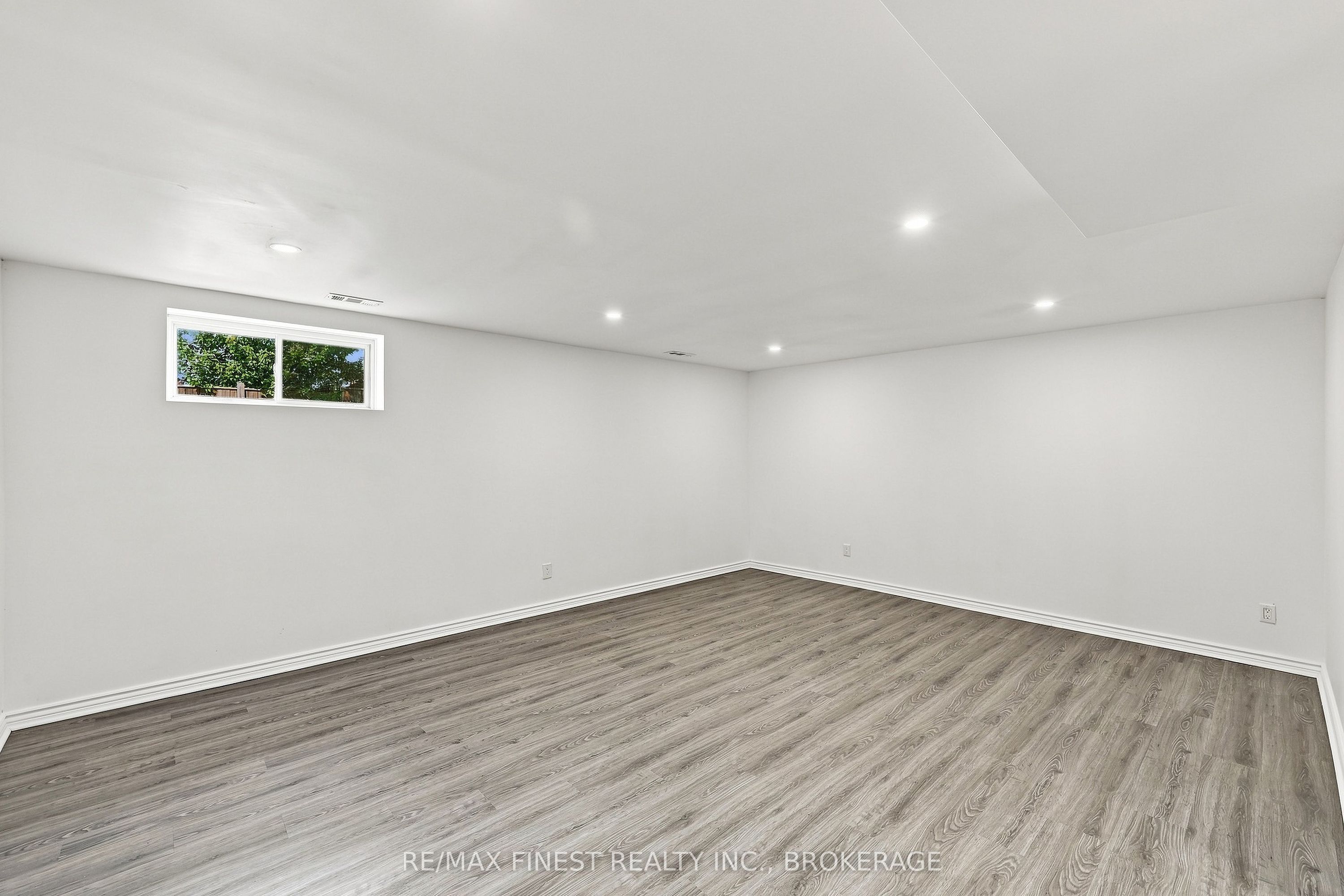 1660 Crimson Crescent Property Photo 42