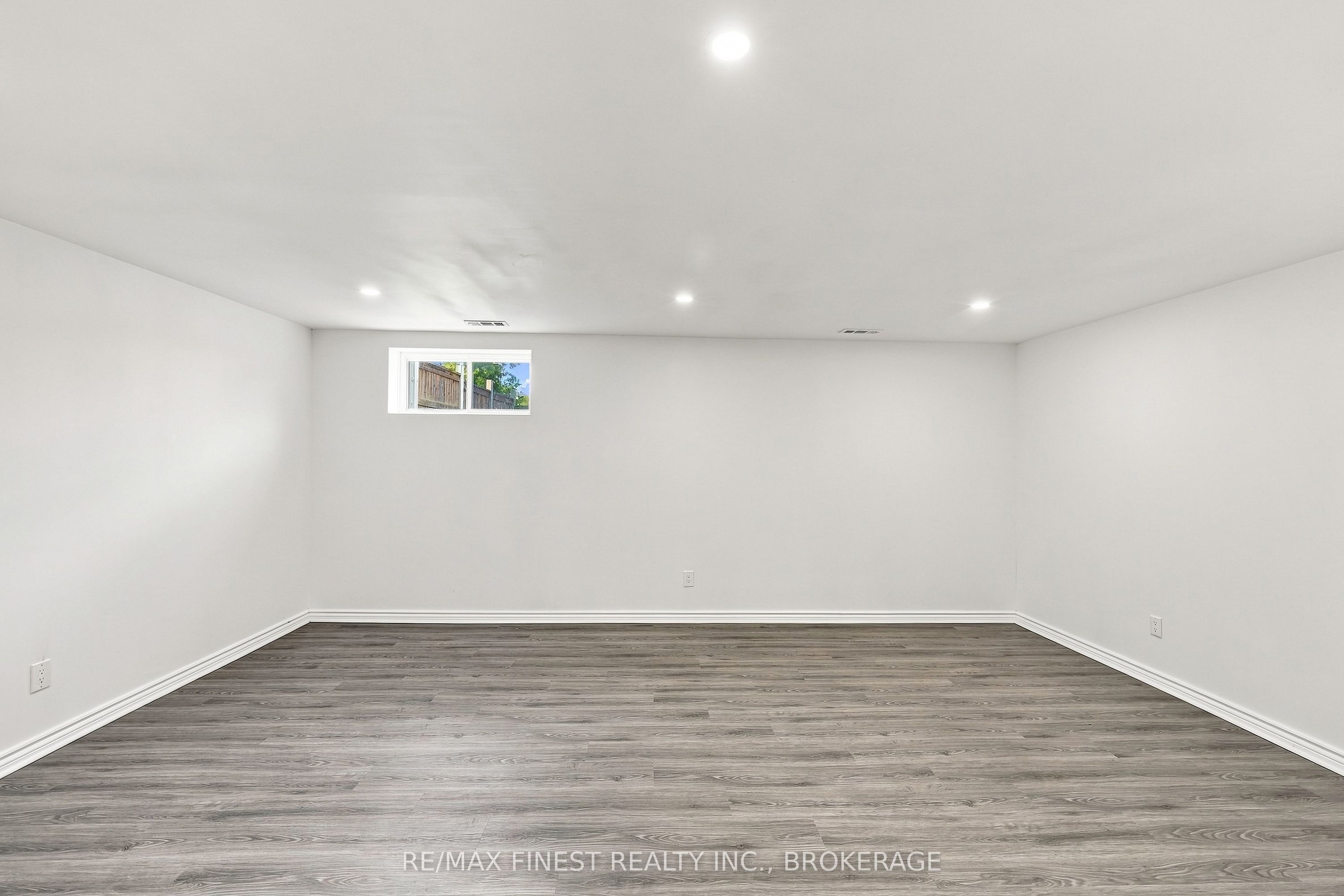 1660 Crimson Crescent Property Photo 47