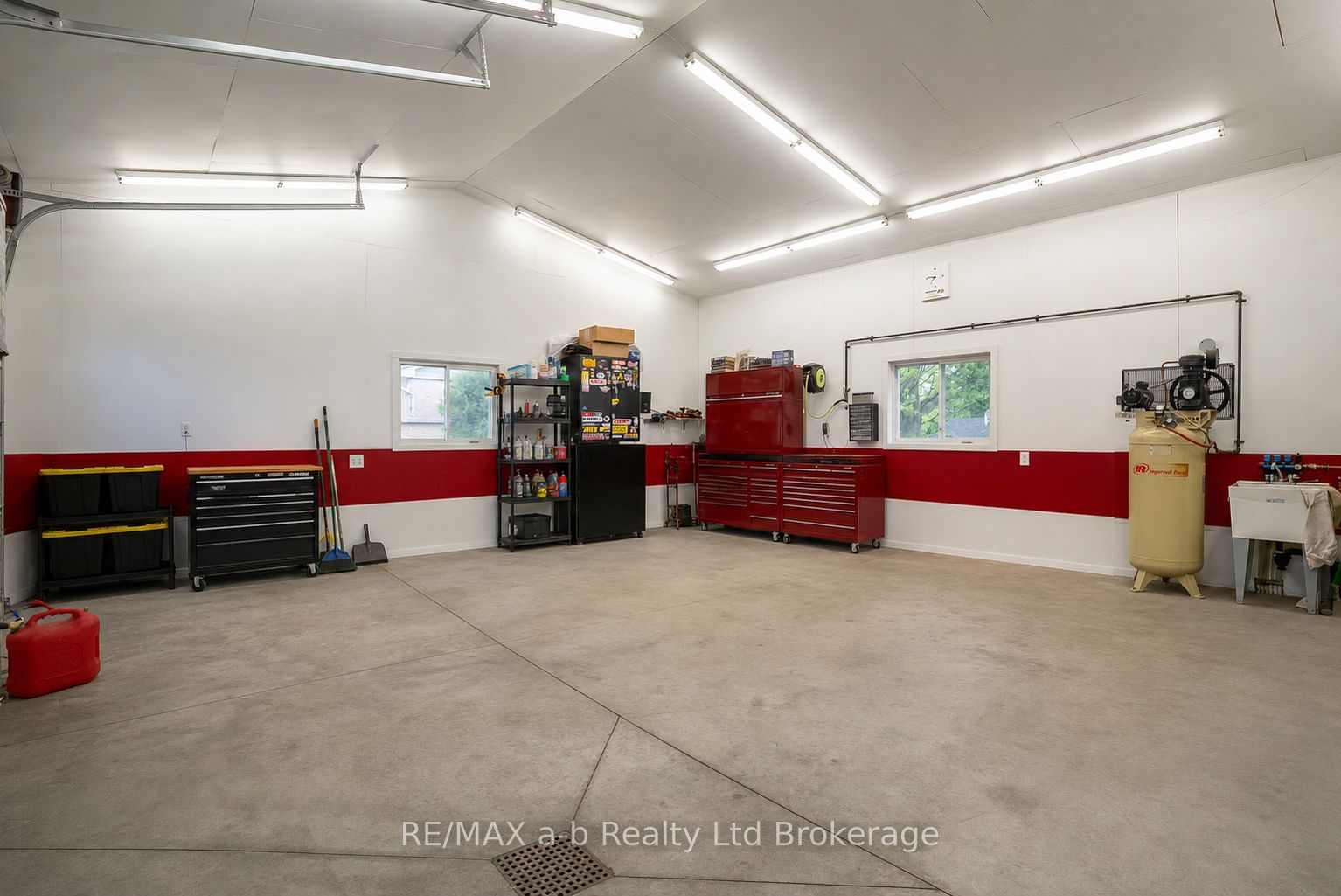 505354 Old Stage Road Property Photo 4