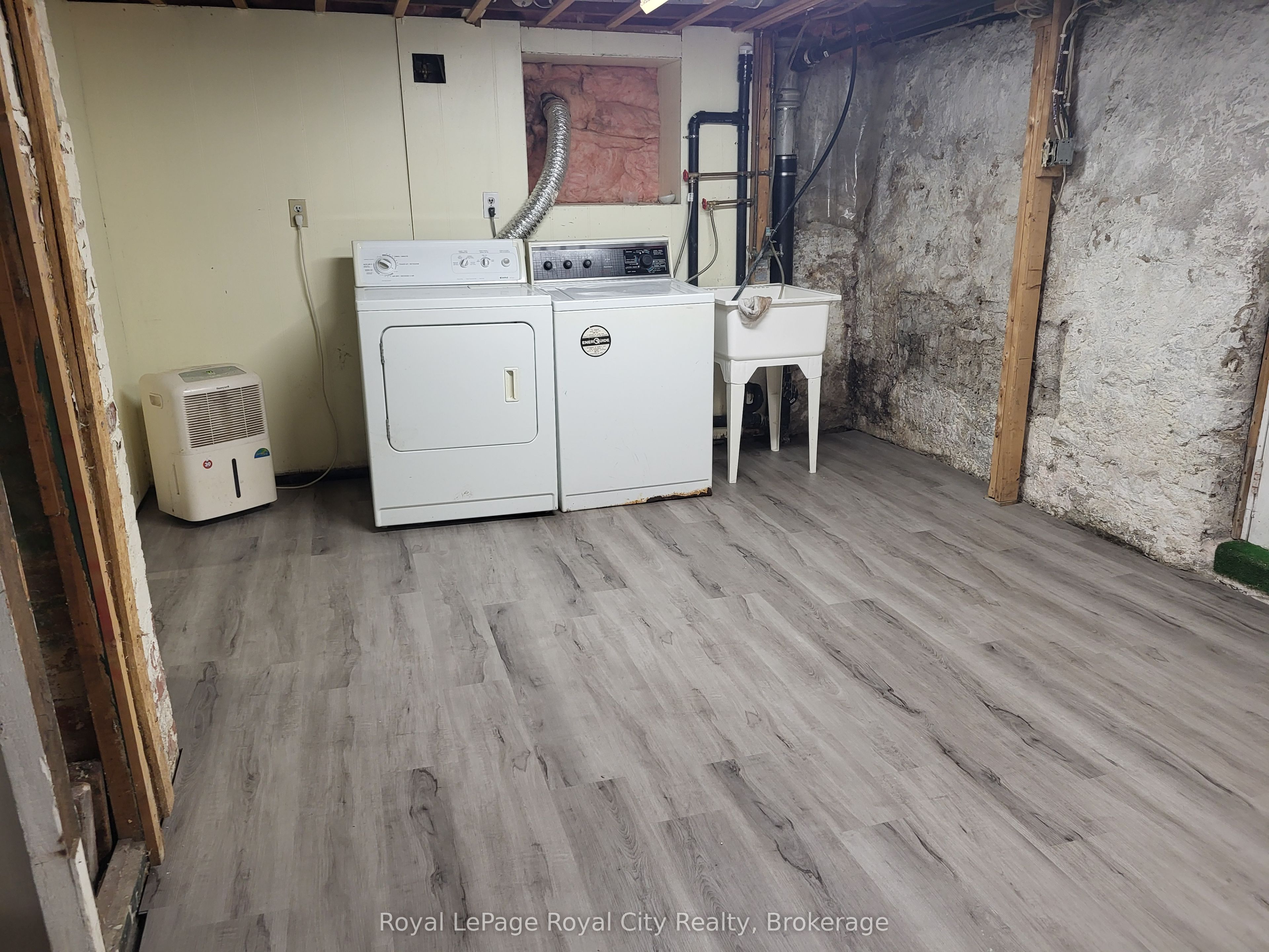 170 Arthur Street S Property Photo 14
