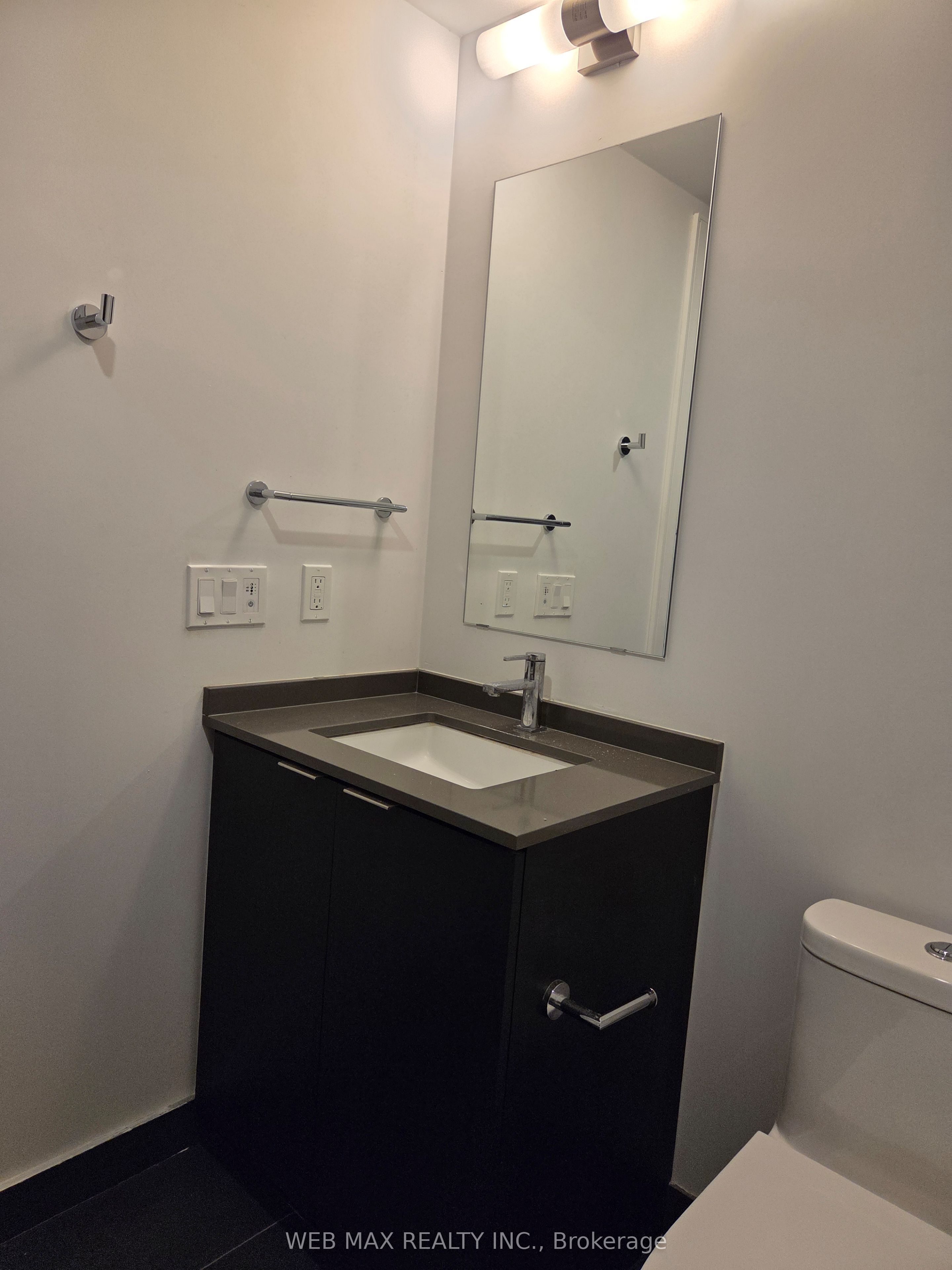 1 Jarvis Street 815 Property Photo 10