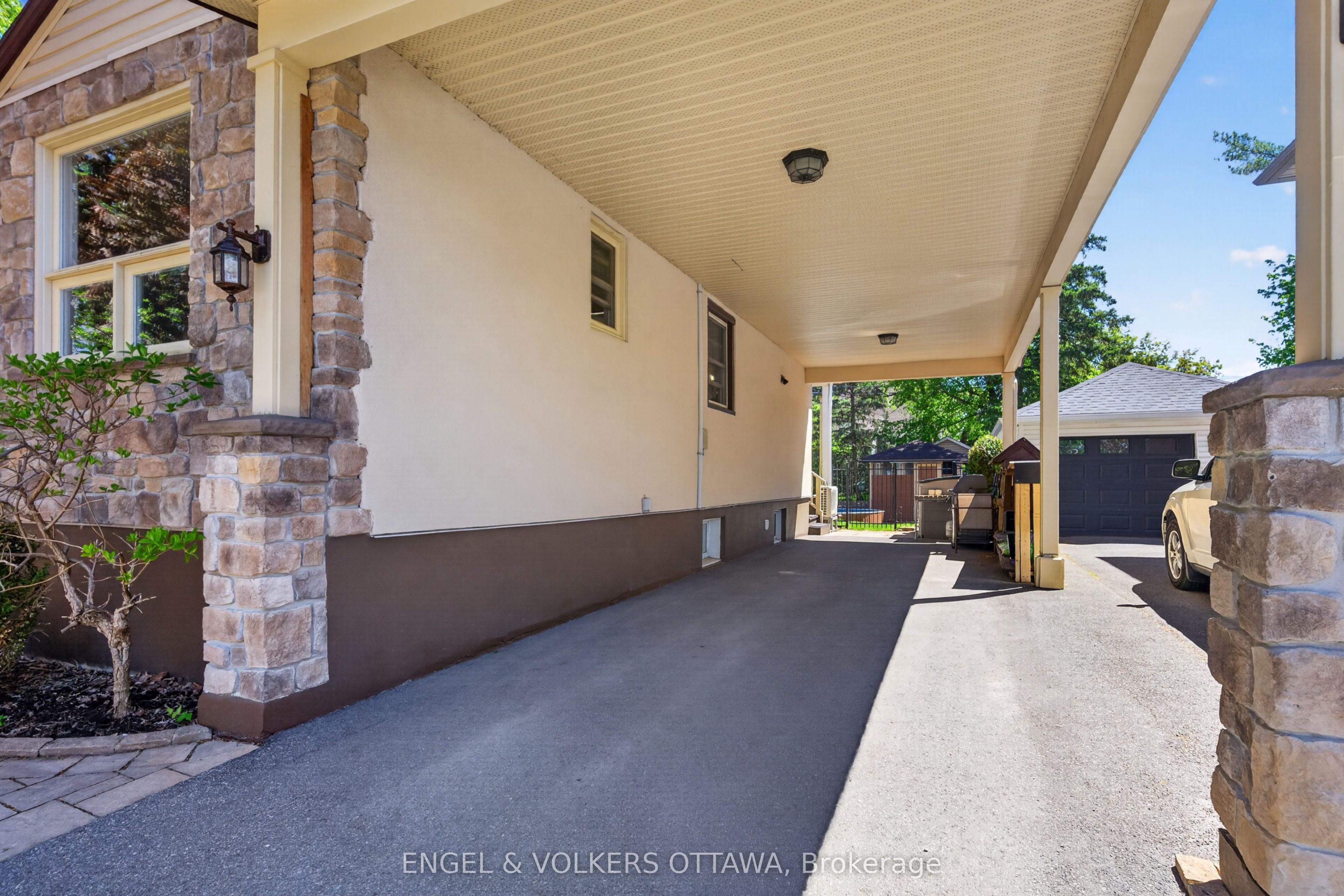 1396 Micmac Street Property Photo 32