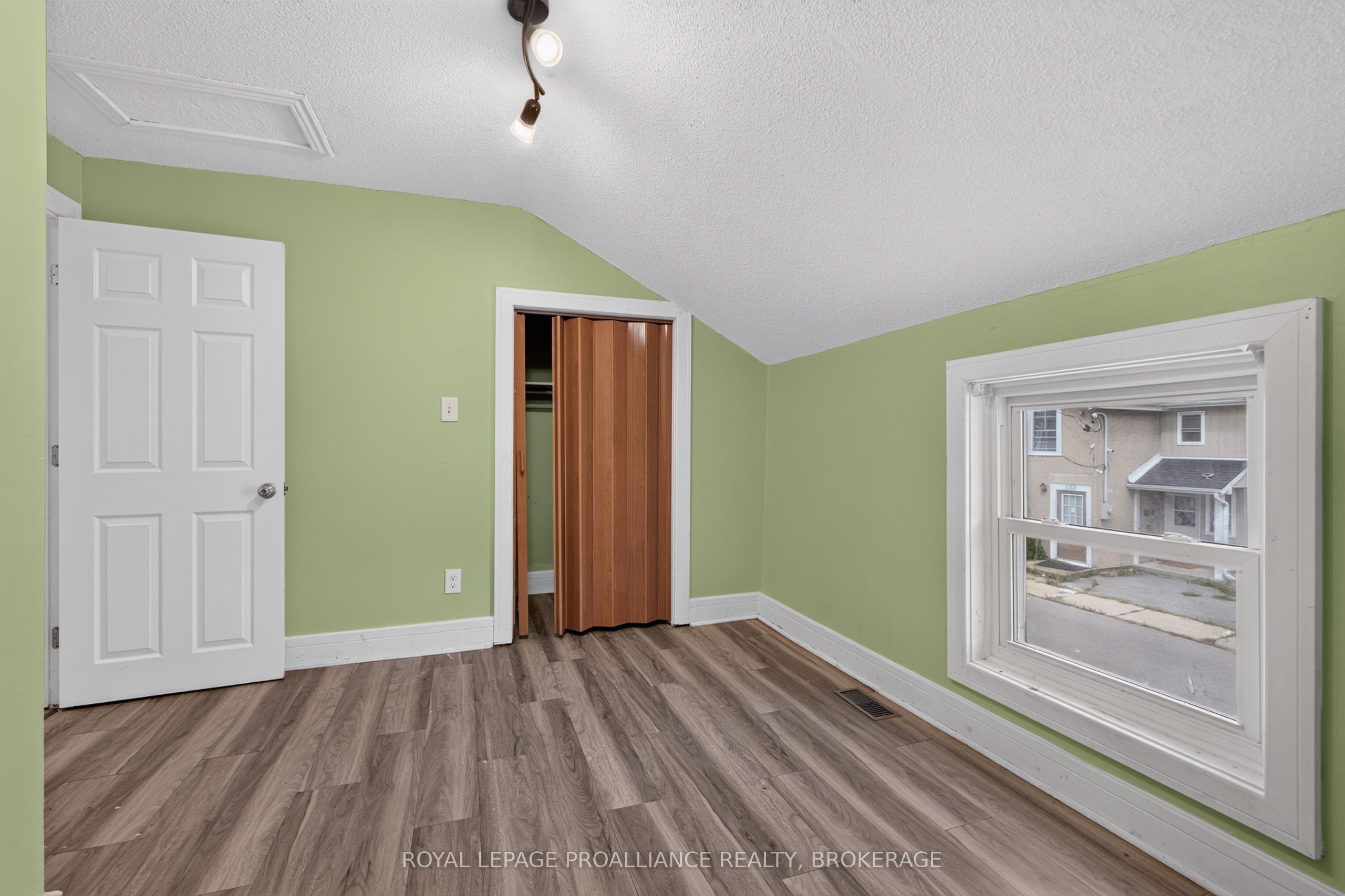 196 York Street Property Photo 16