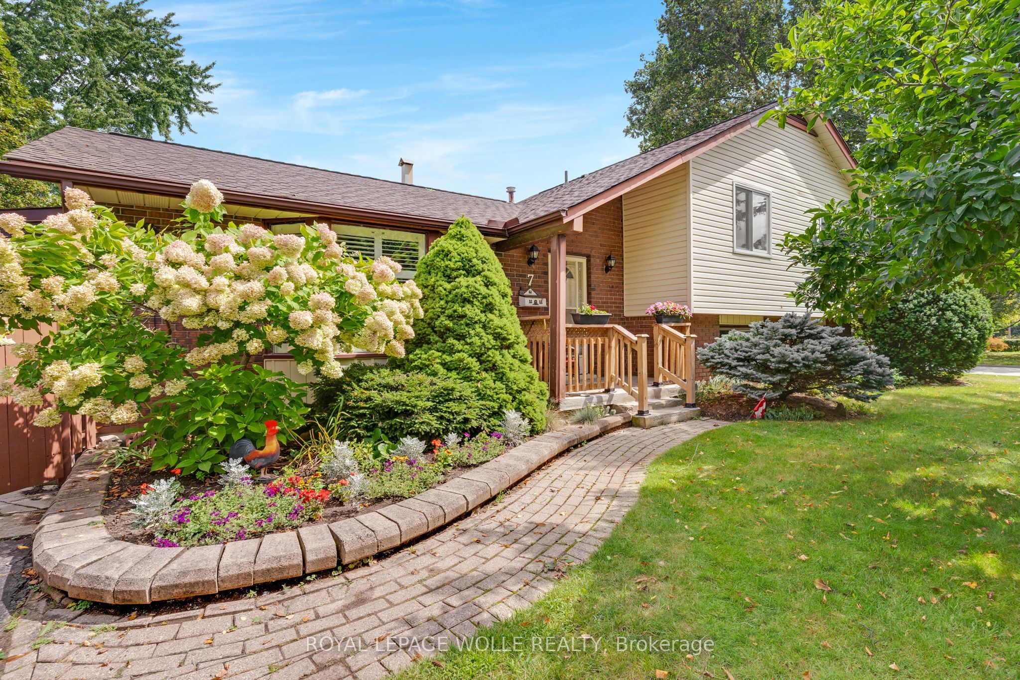 7 Underhill Crescent Property Photo 1