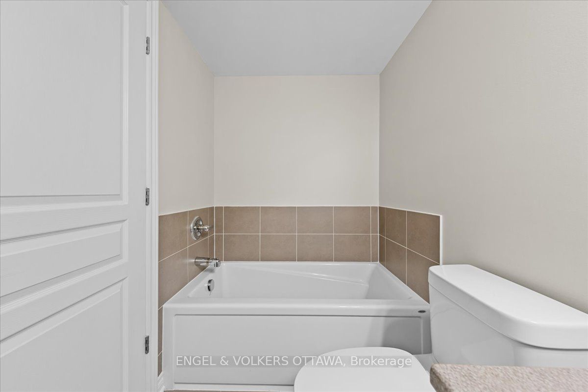 75 Blueheart Bay Property Photo 34