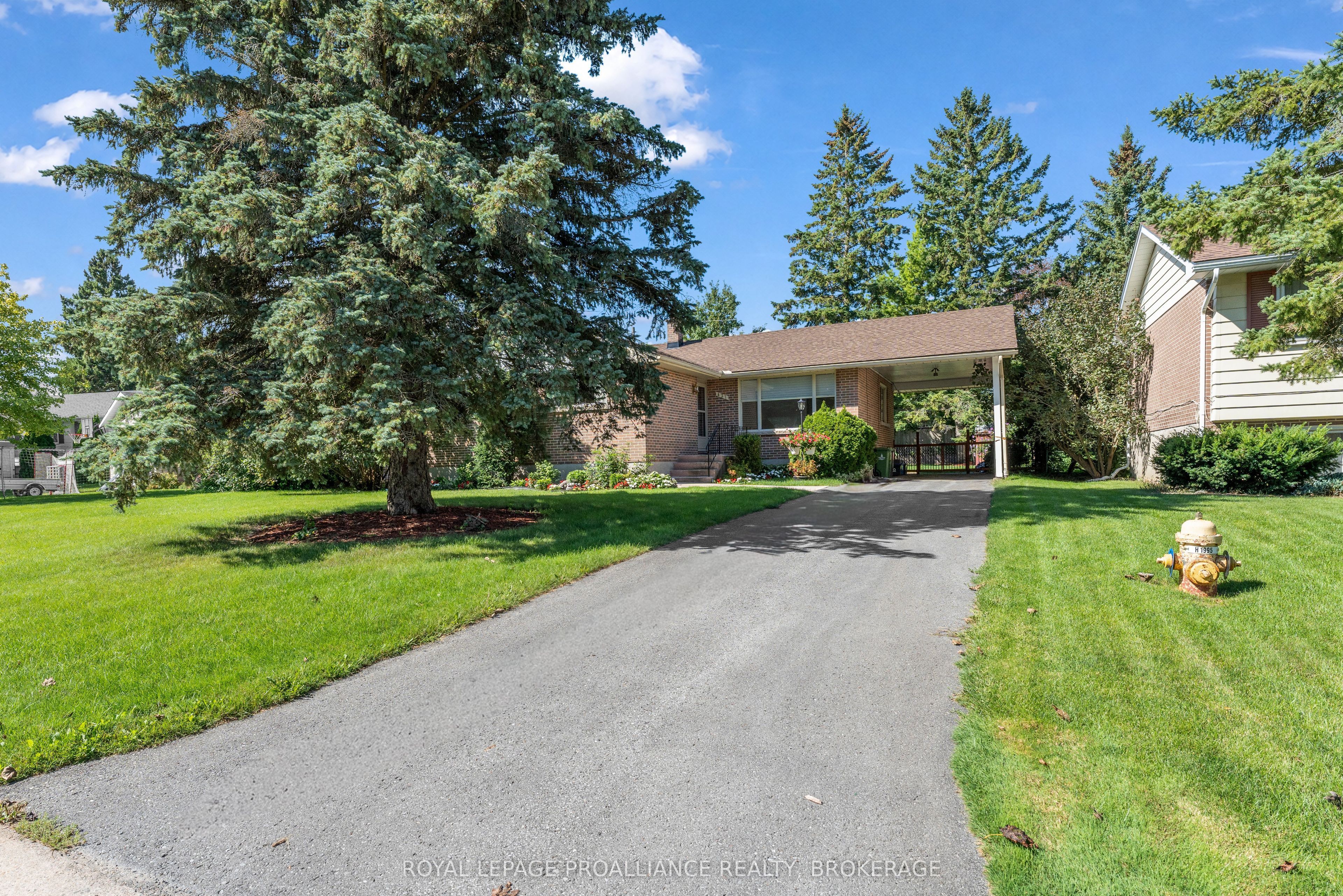 421 Windward Place Property Photo 2