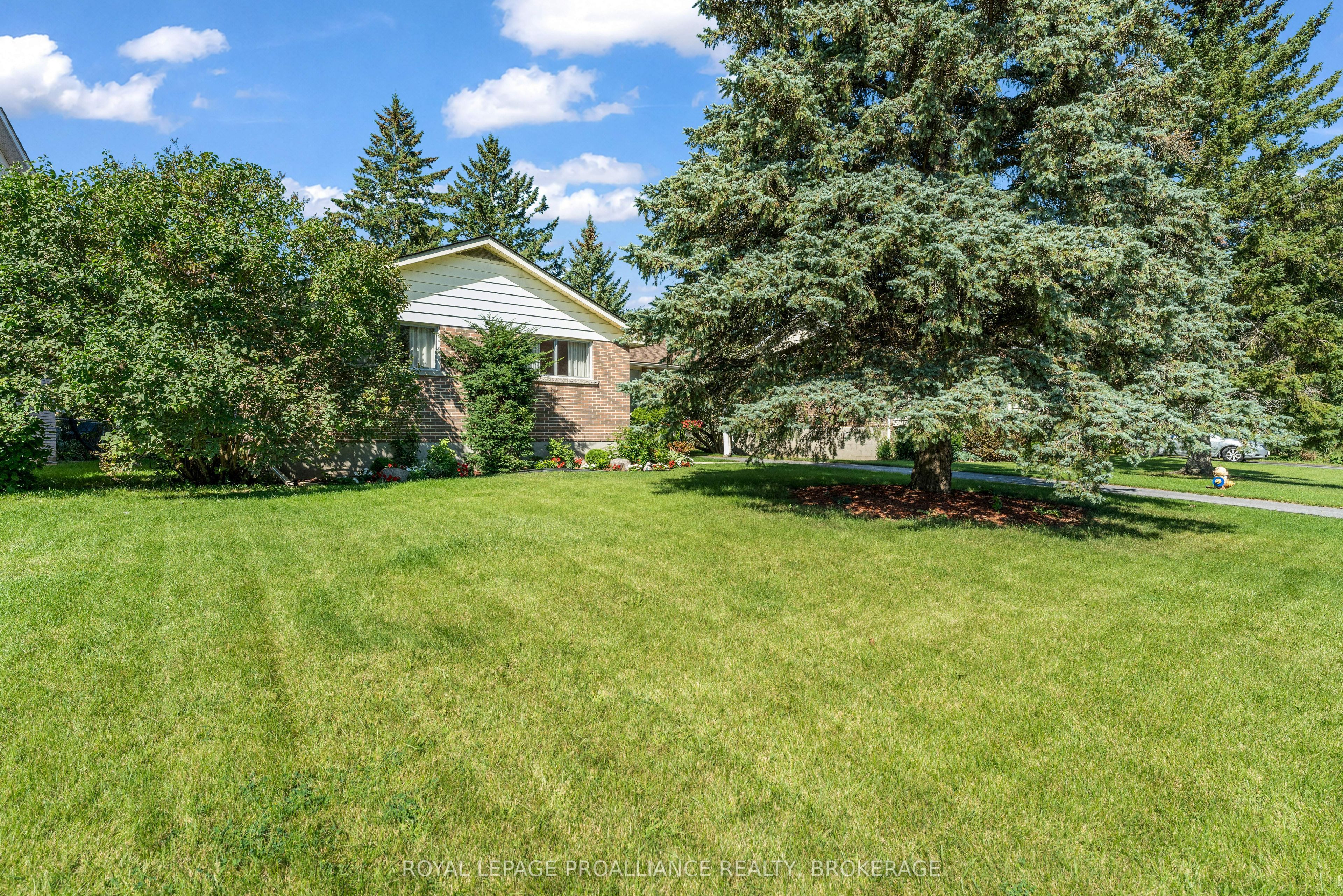 421 Windward Place Property Photo 3