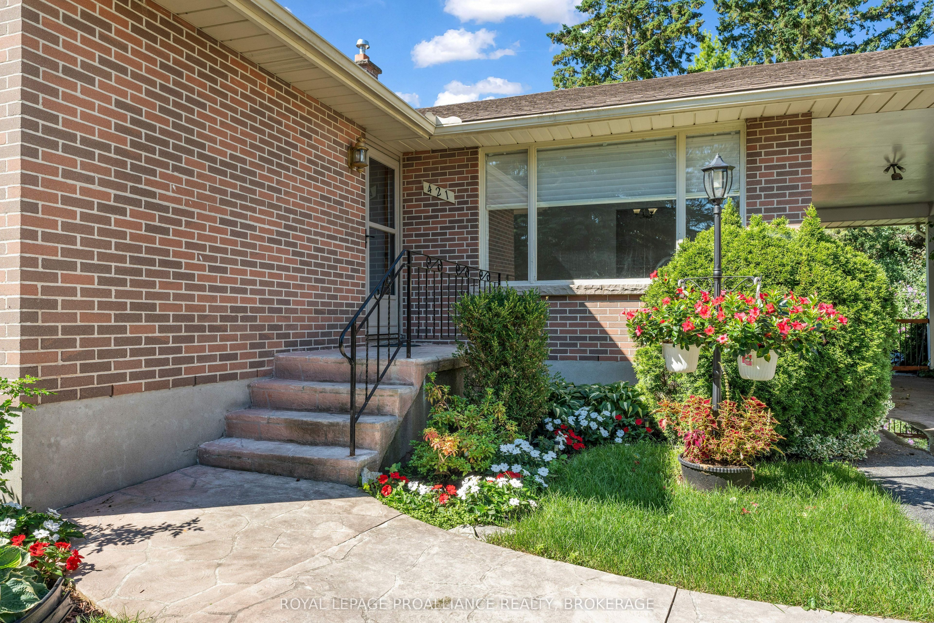 421 Windward Place Property Photo 4