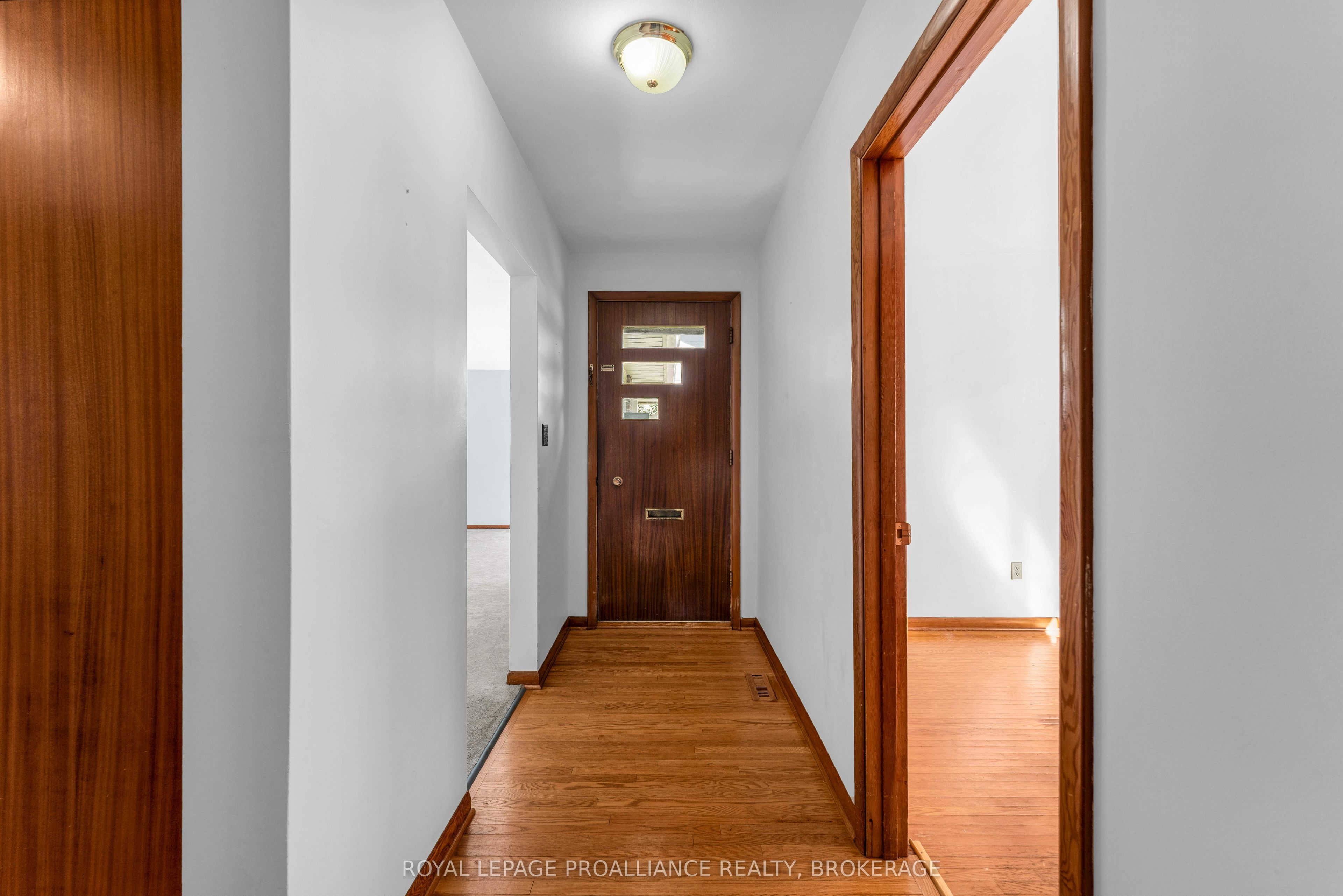 421 Windward Place Property Photo 5