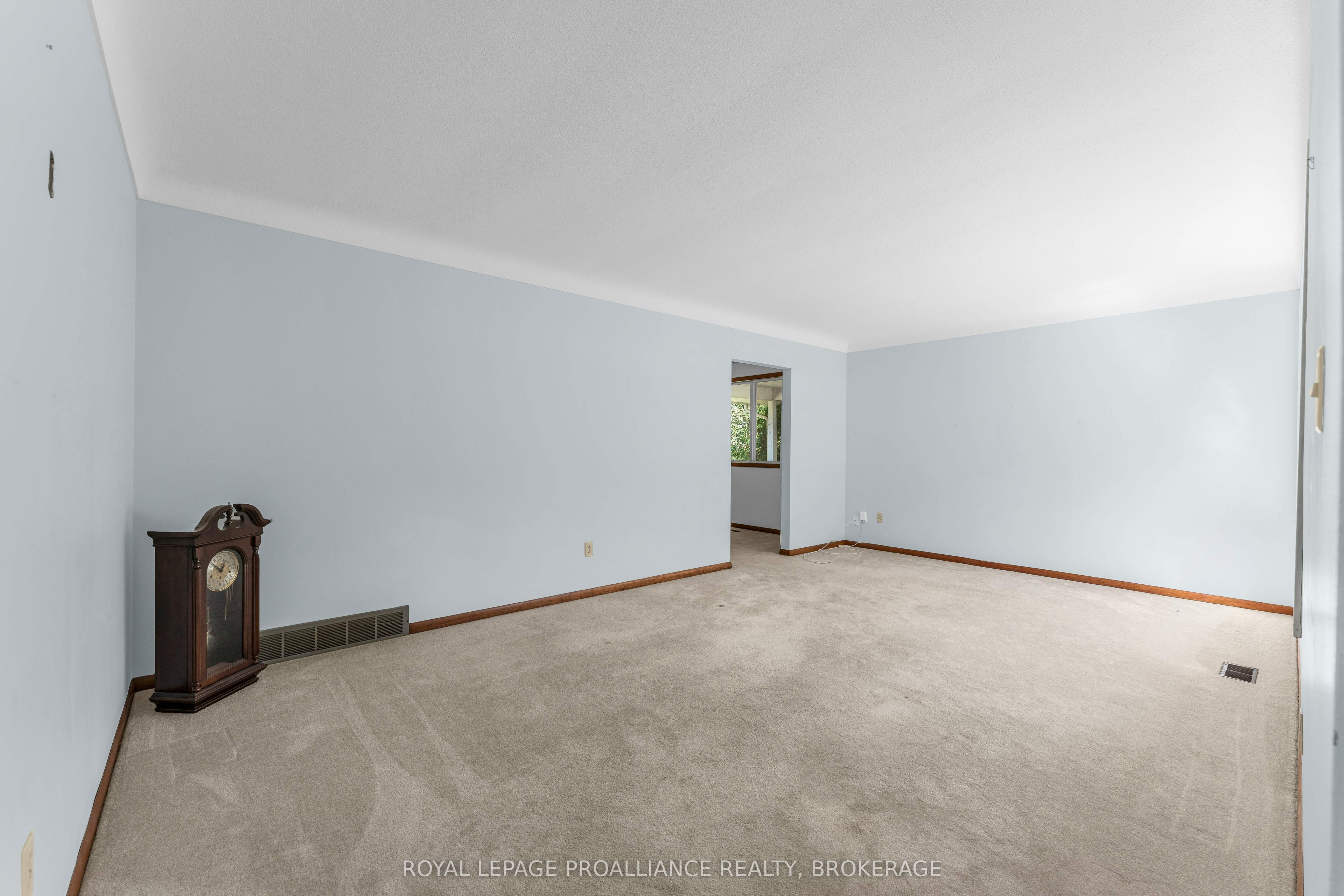 421 Windward Place Property Photo 8