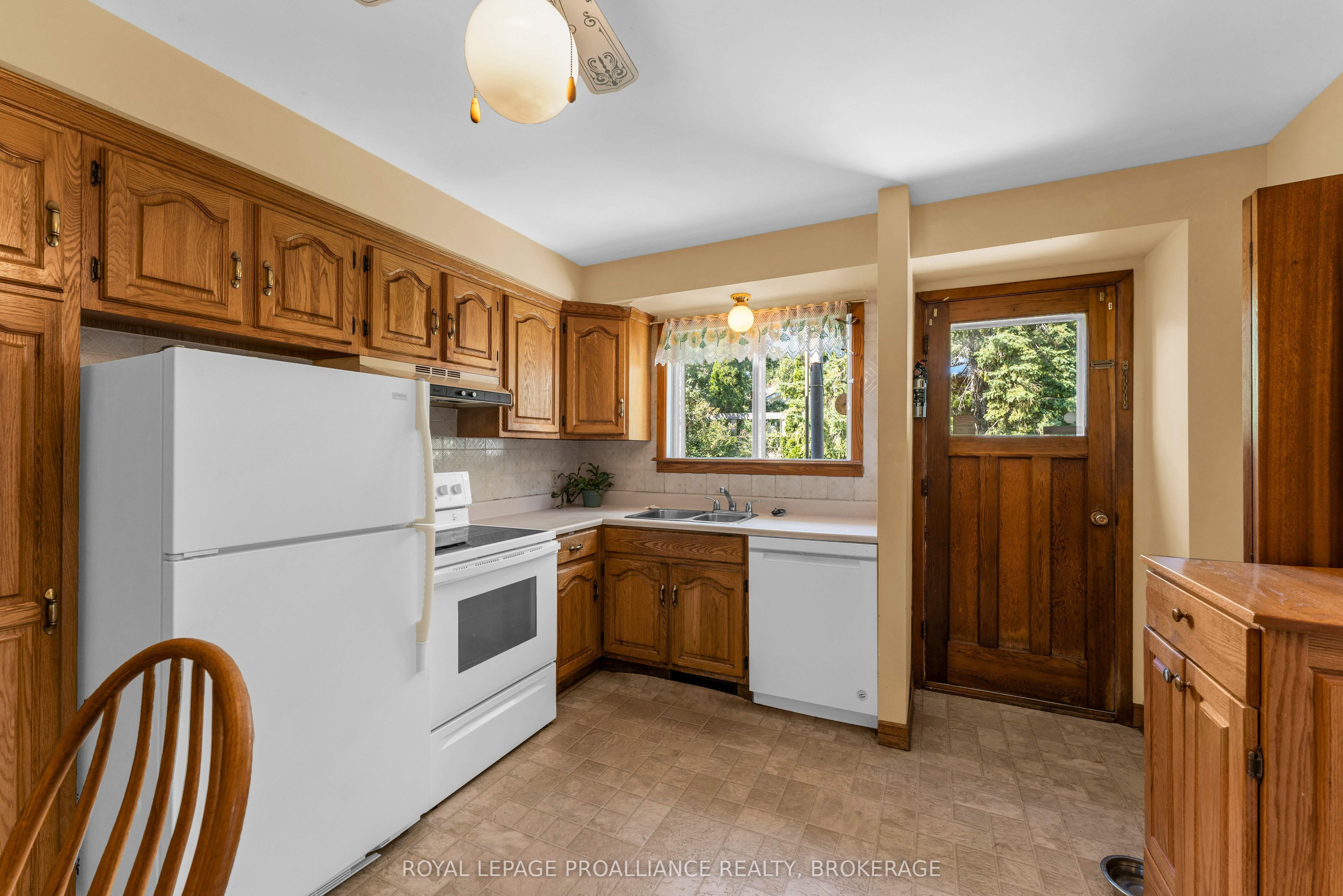 421 Windward Place Property Photo 13