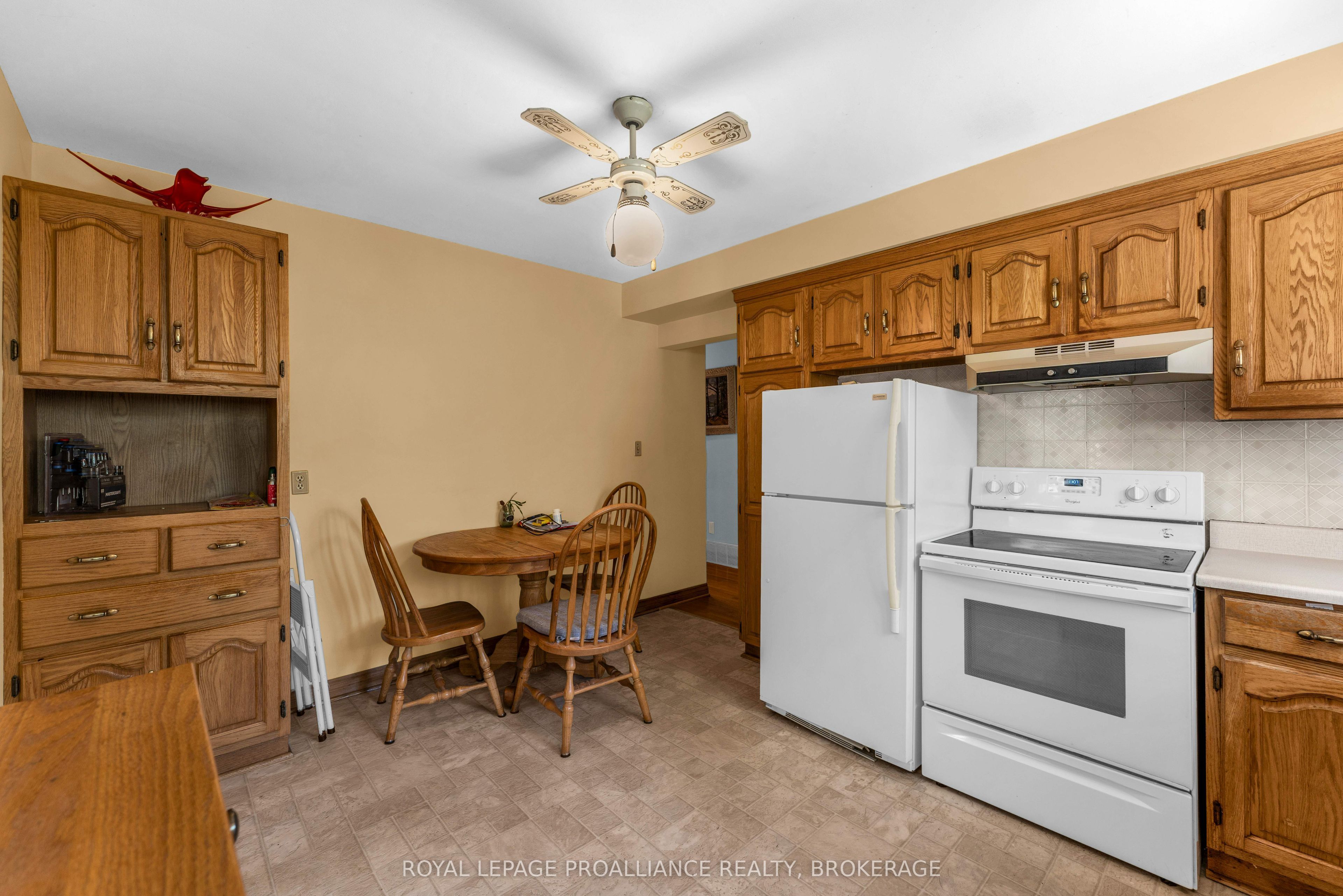 421 Windward Place Property Photo 14