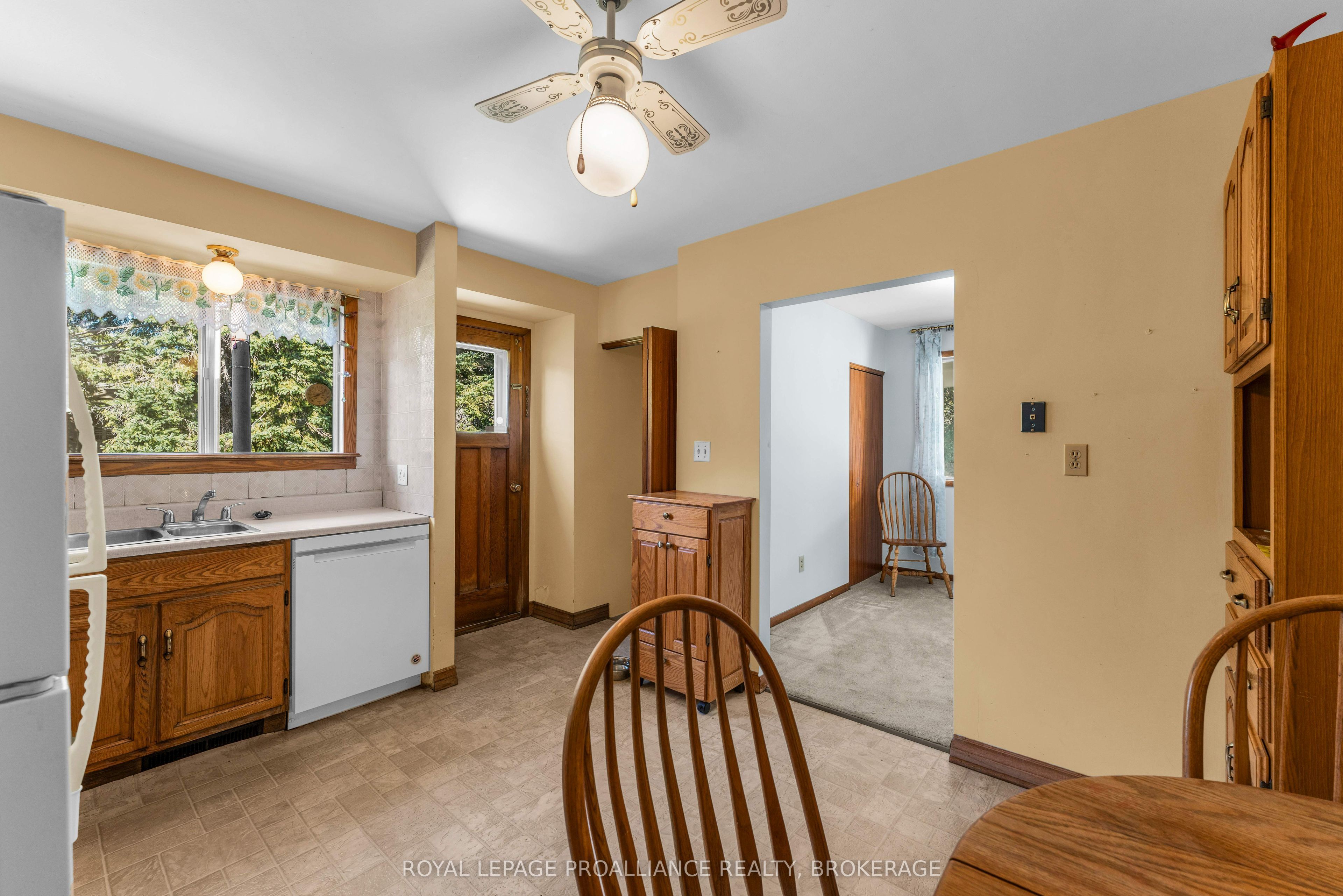 421 Windward Place Property Photo 15