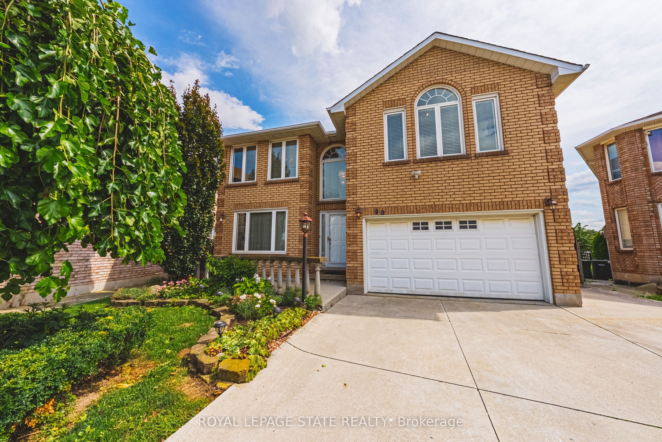 90 Fairington Crescent