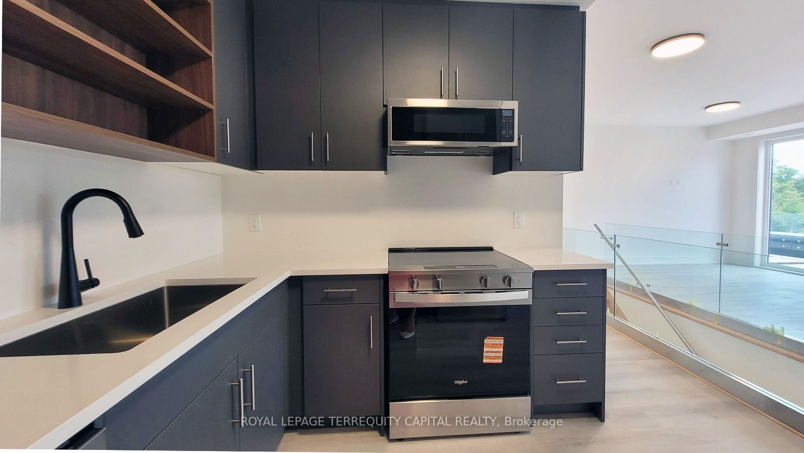 122 Everett Common Property Photo 7
