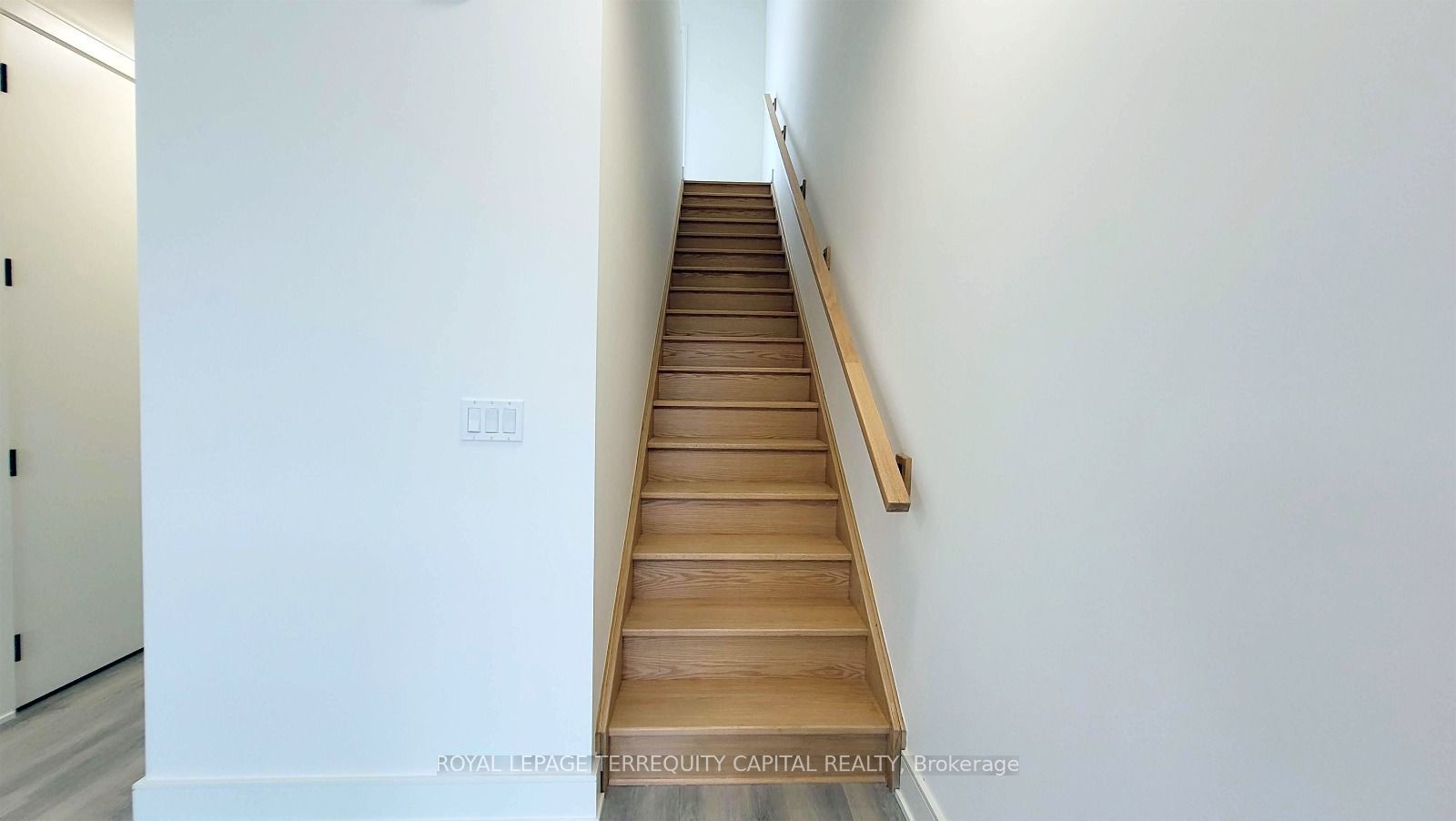 122 Everett Common Property Photo 10