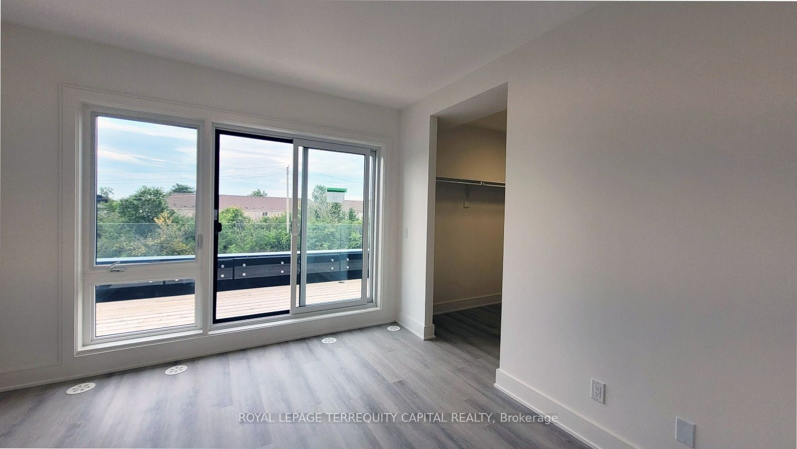 122 Everett Common Property Photo 13