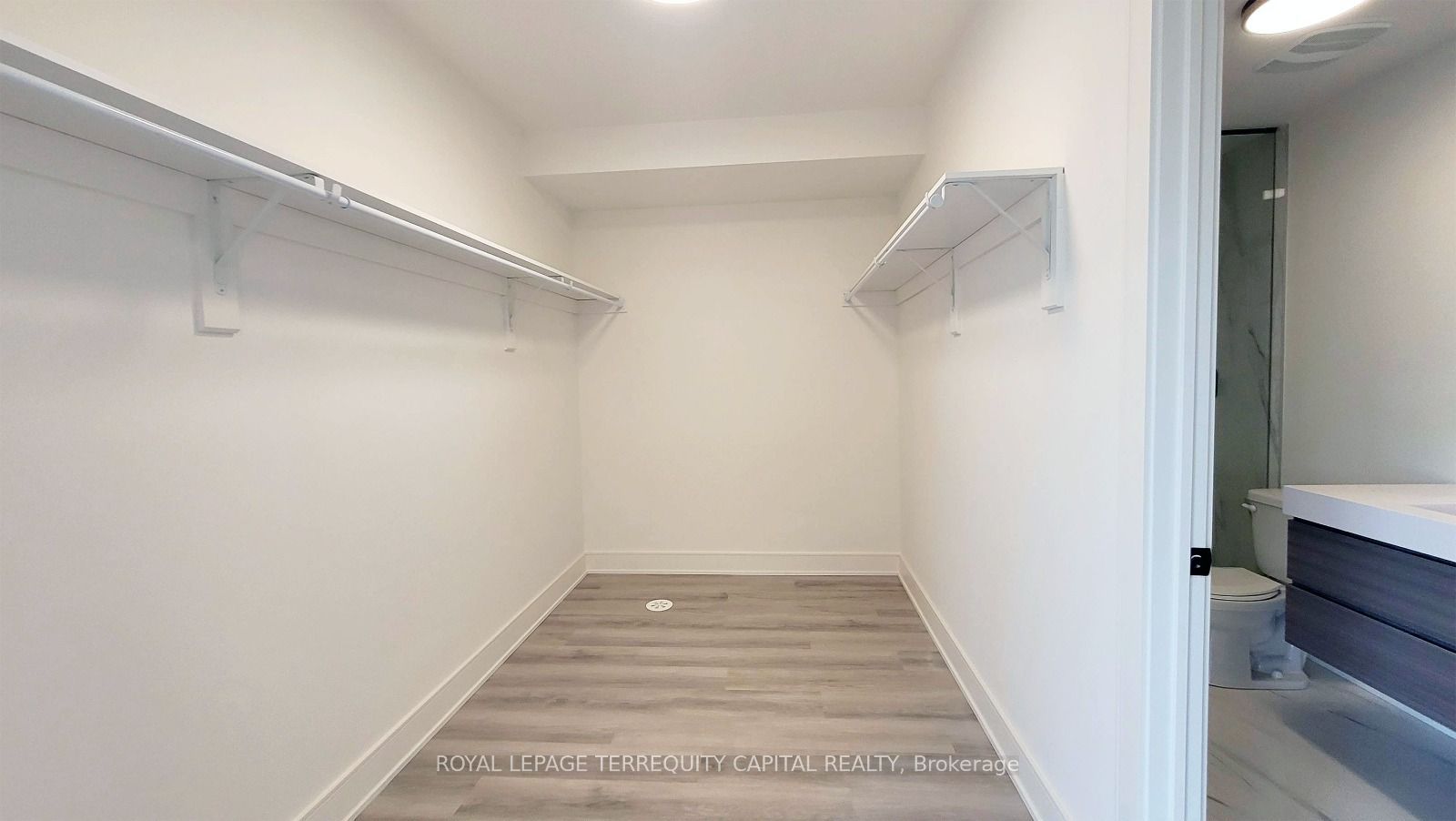122 Everett Common Property Photo 14