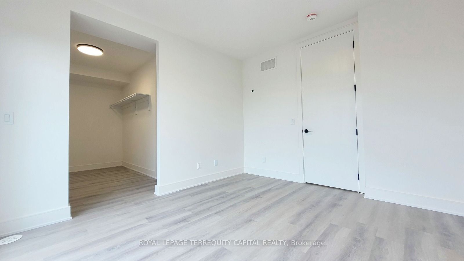 122 Everett Common Property Photo 15
