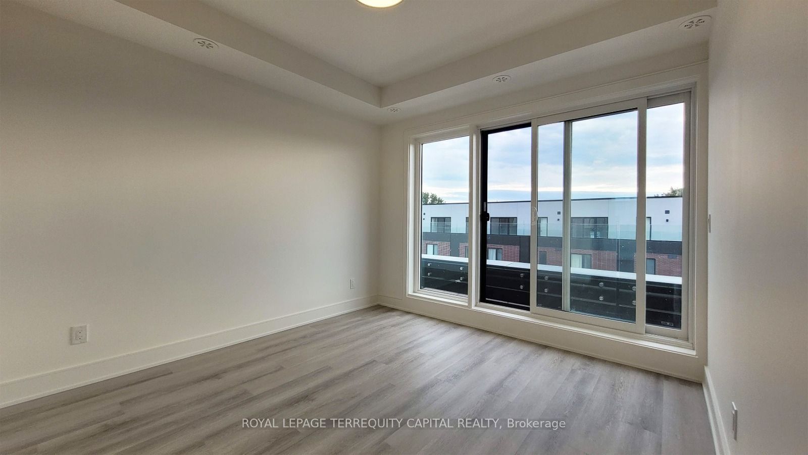 122 Everett Common Property Photo 18