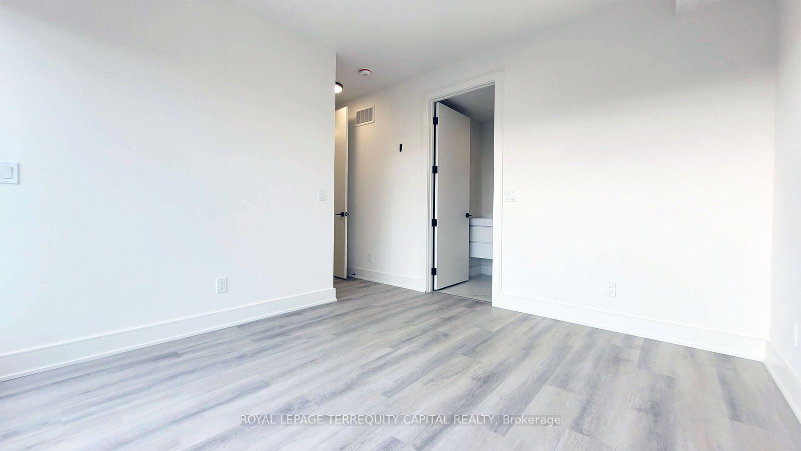 122 Everett Common Property Photo 19