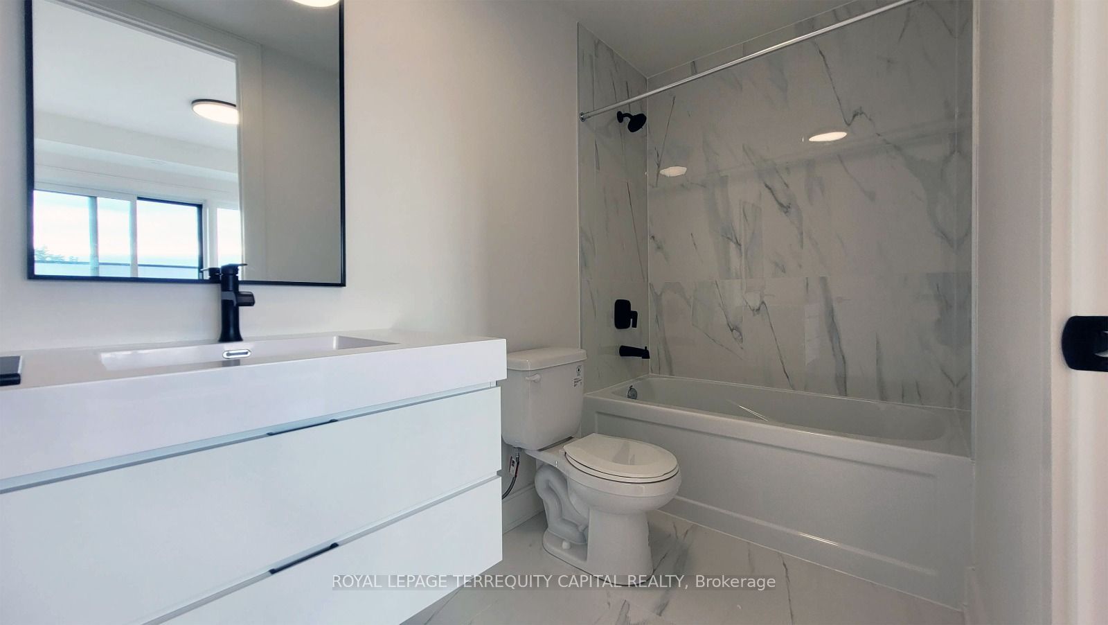 122 Everett Common Property Photo 20
