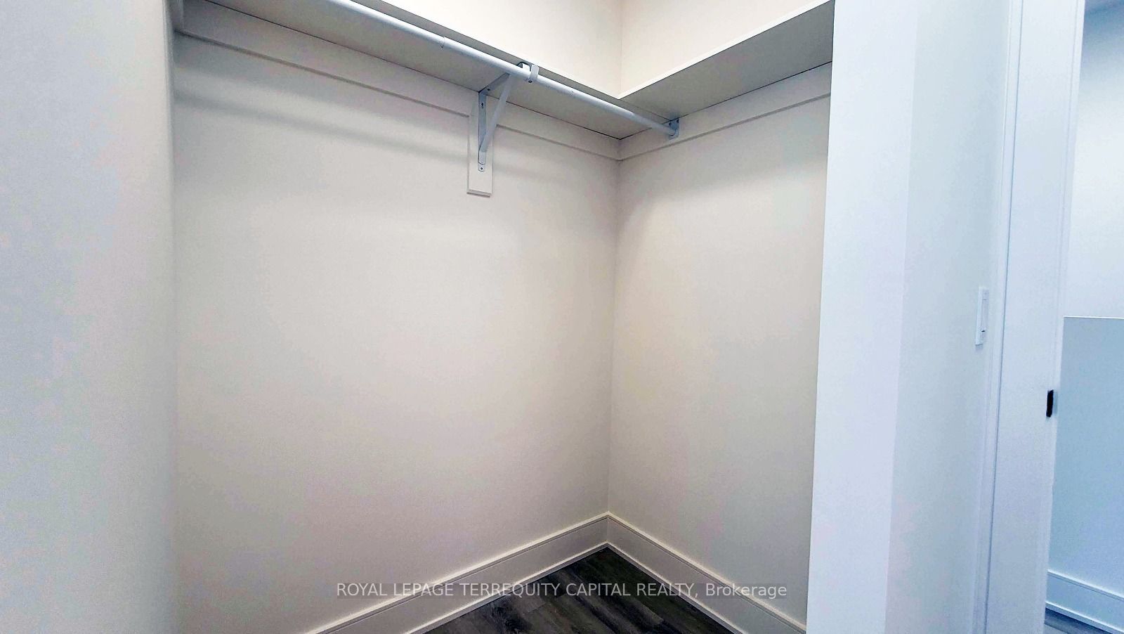 122 Everett Common Property Photo 21