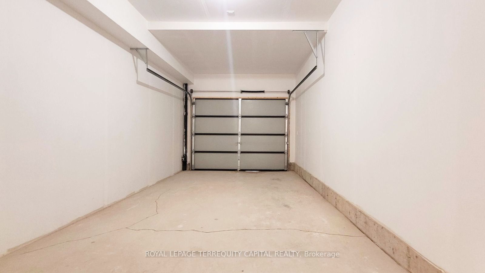 122 Everett Common Property Photo 23
